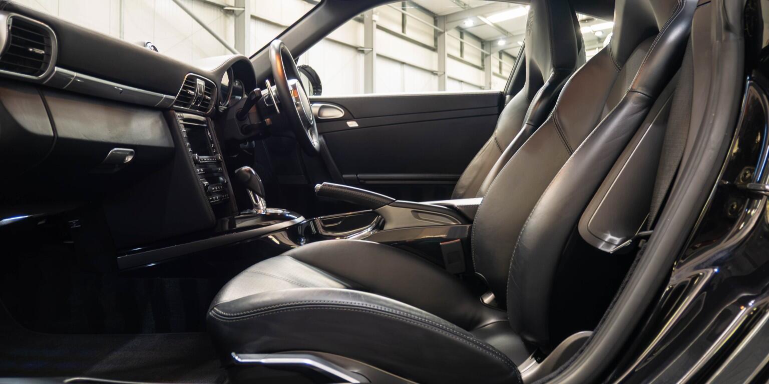 Porsche 911 view 18