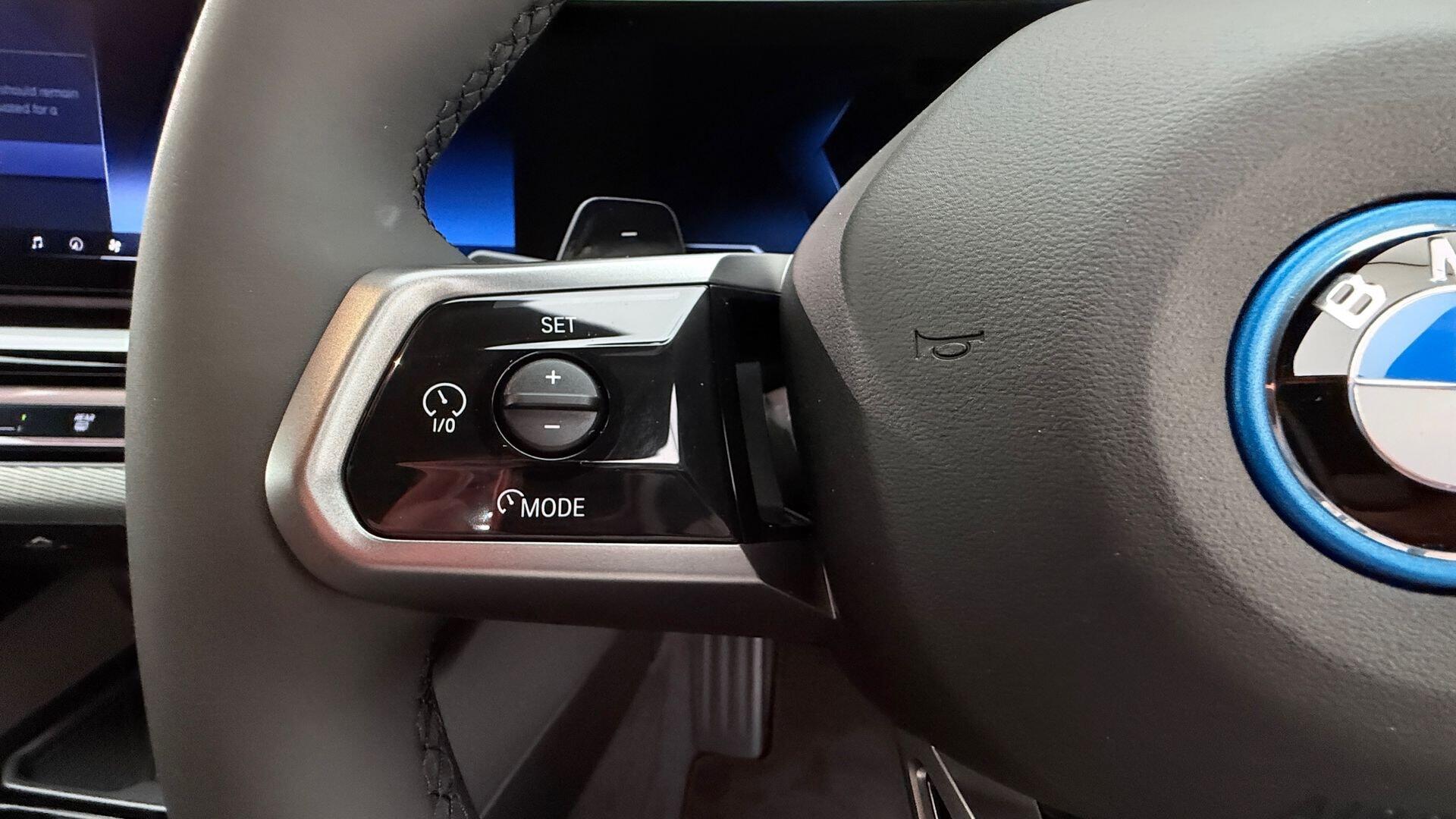 BMW 5 Series view 17