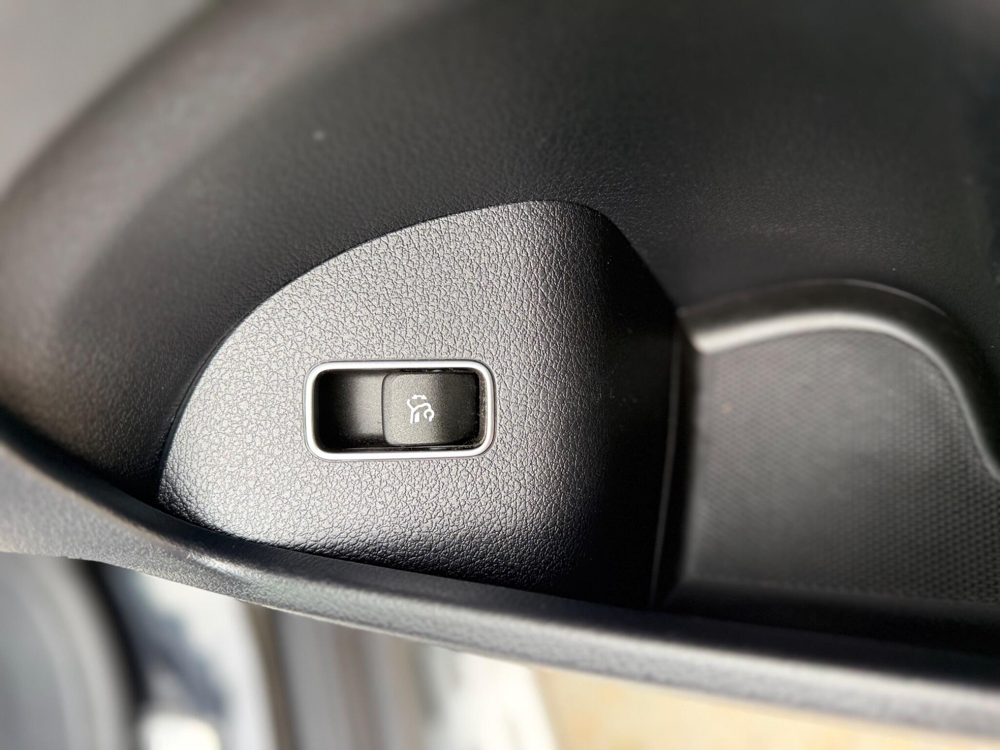Mercedes-Benz GLE view 22