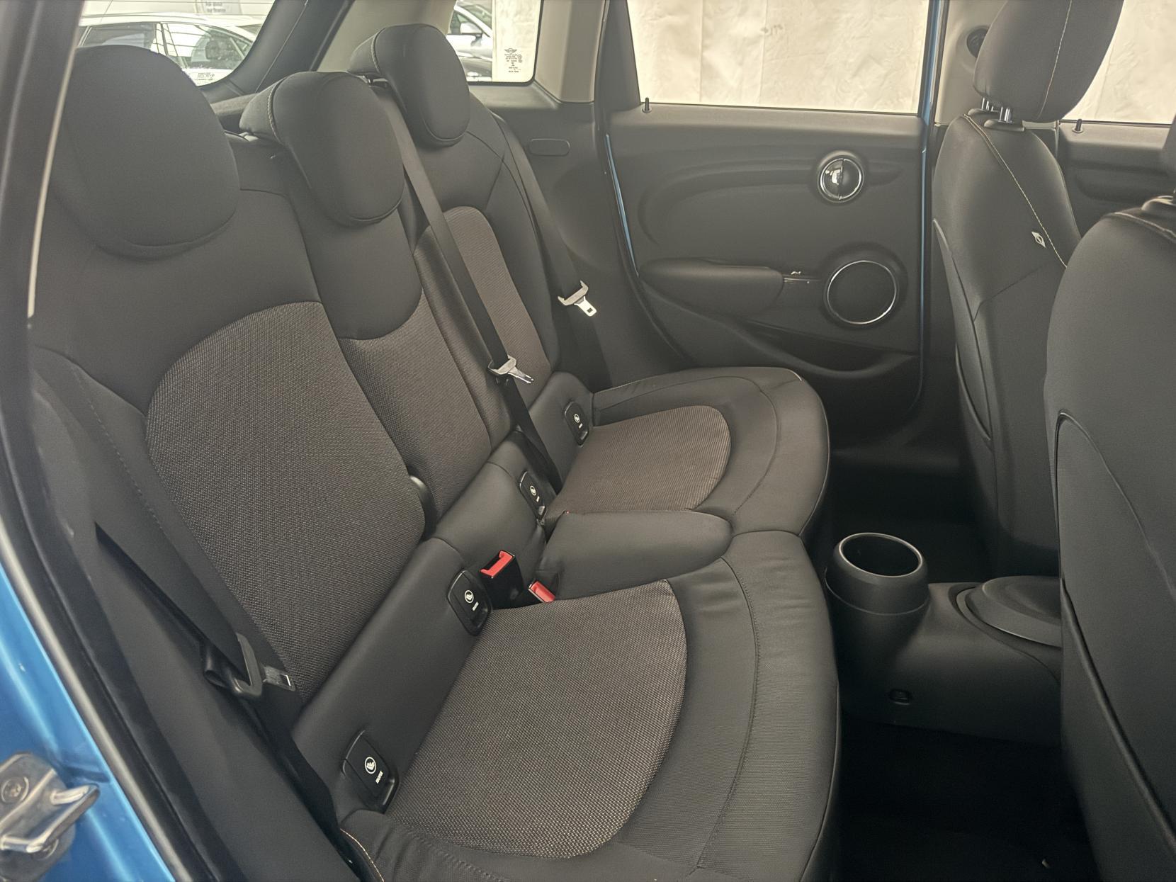 Mini Hatch view 64