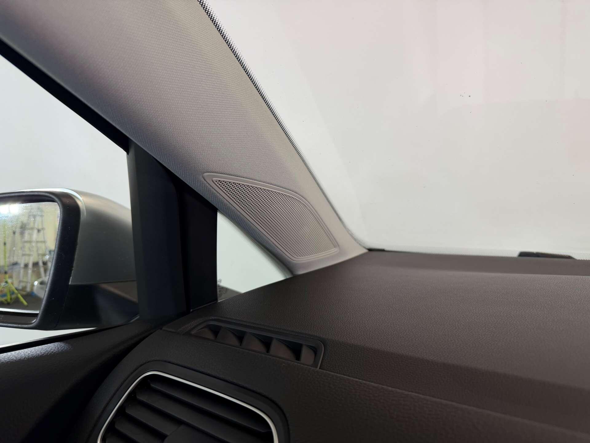 Volkswagen Golf view 23