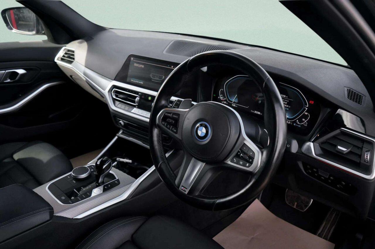 BMW 3 Series view 19