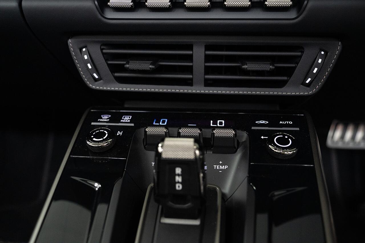 Porsche 911 view 19