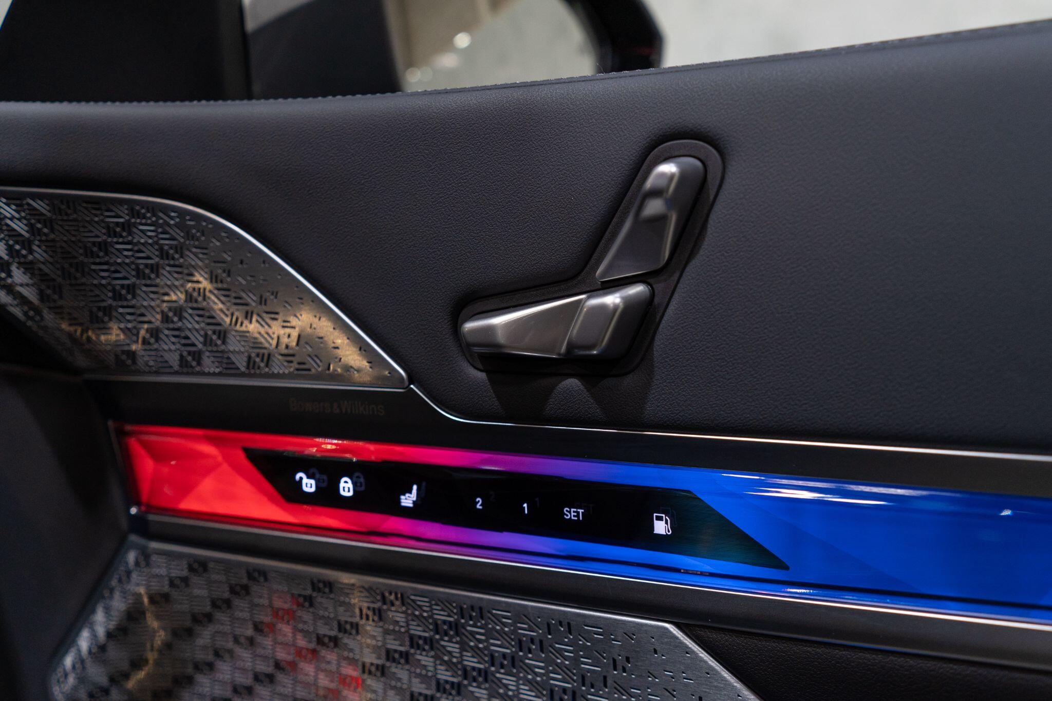 BMW 7 Series view 37