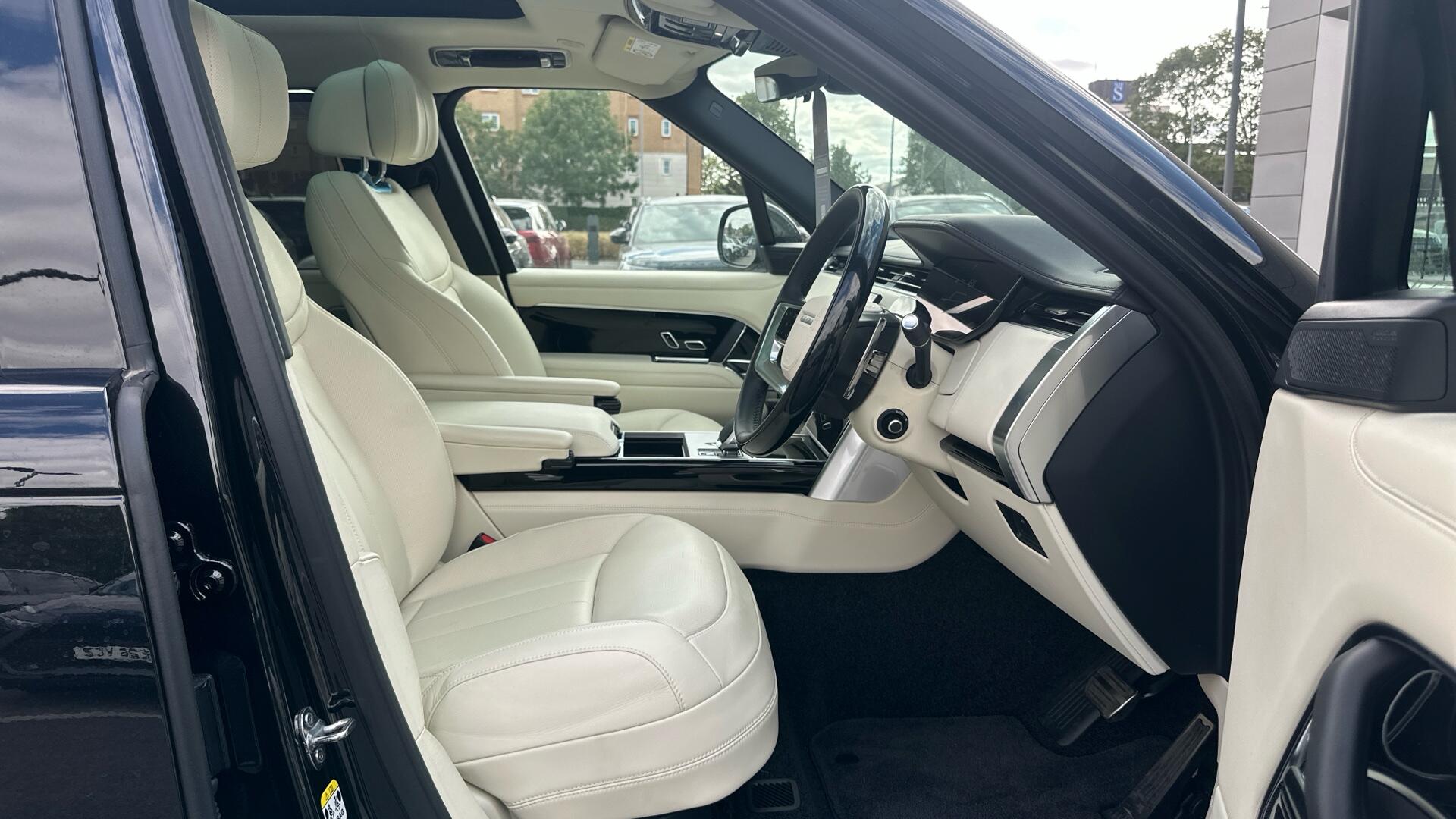Land Rover Range Rover view 21