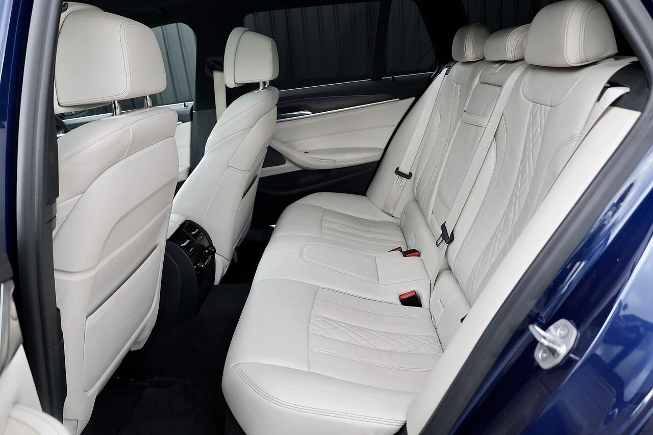 BMW 5 Series view 13