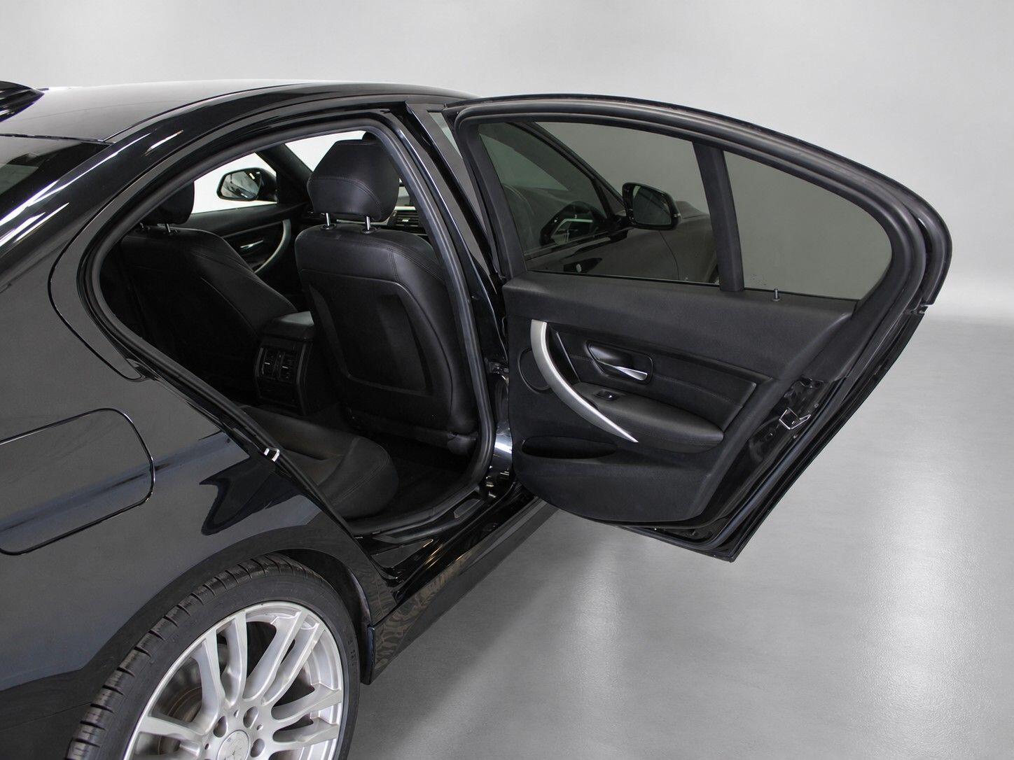 BMW 3 Series view 25