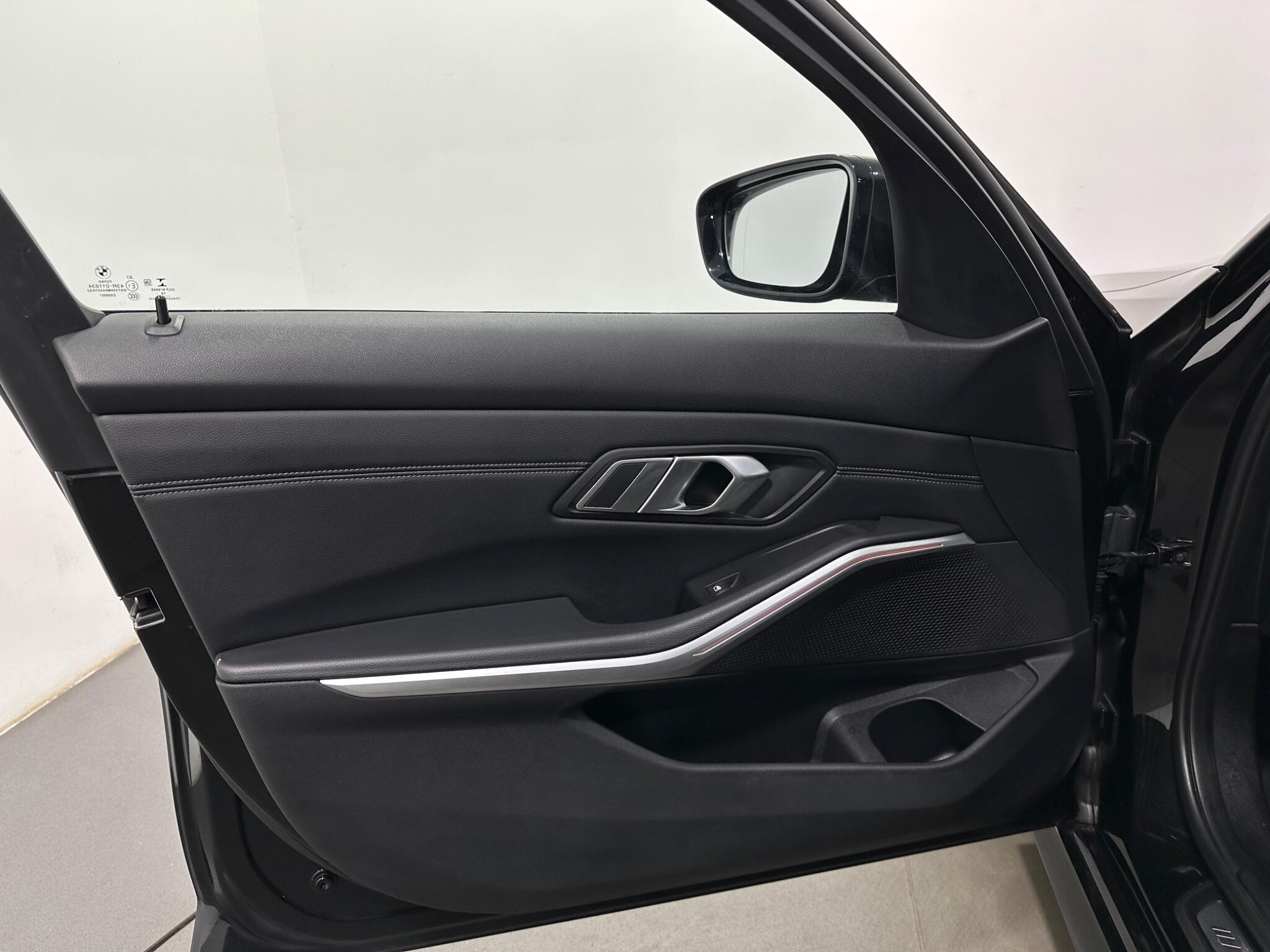 BMW 3 Series view 37