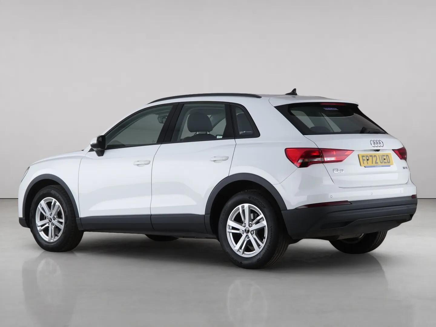 Audi Q3 view 6