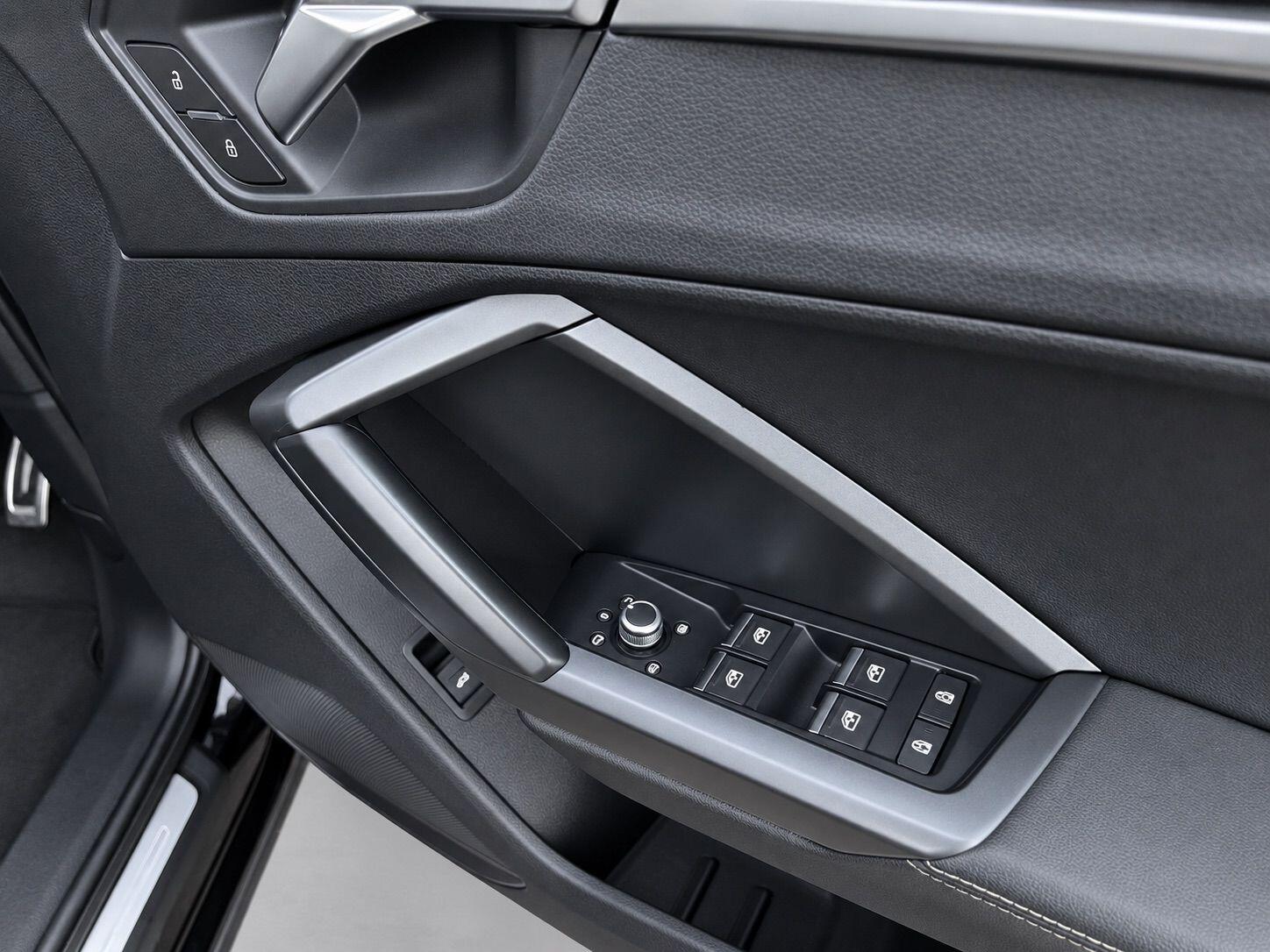 Audi Q3 view 17