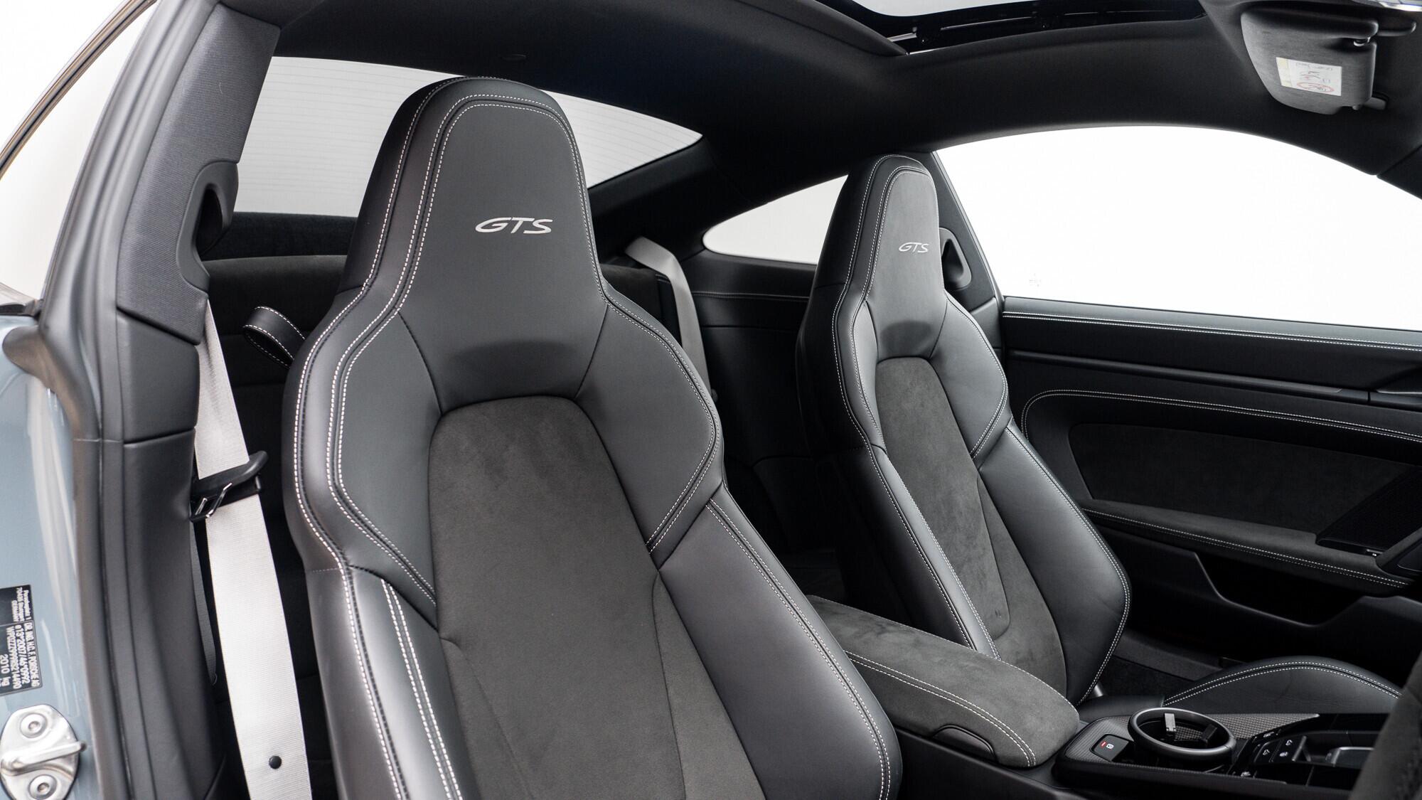 Porsche 911 view 6