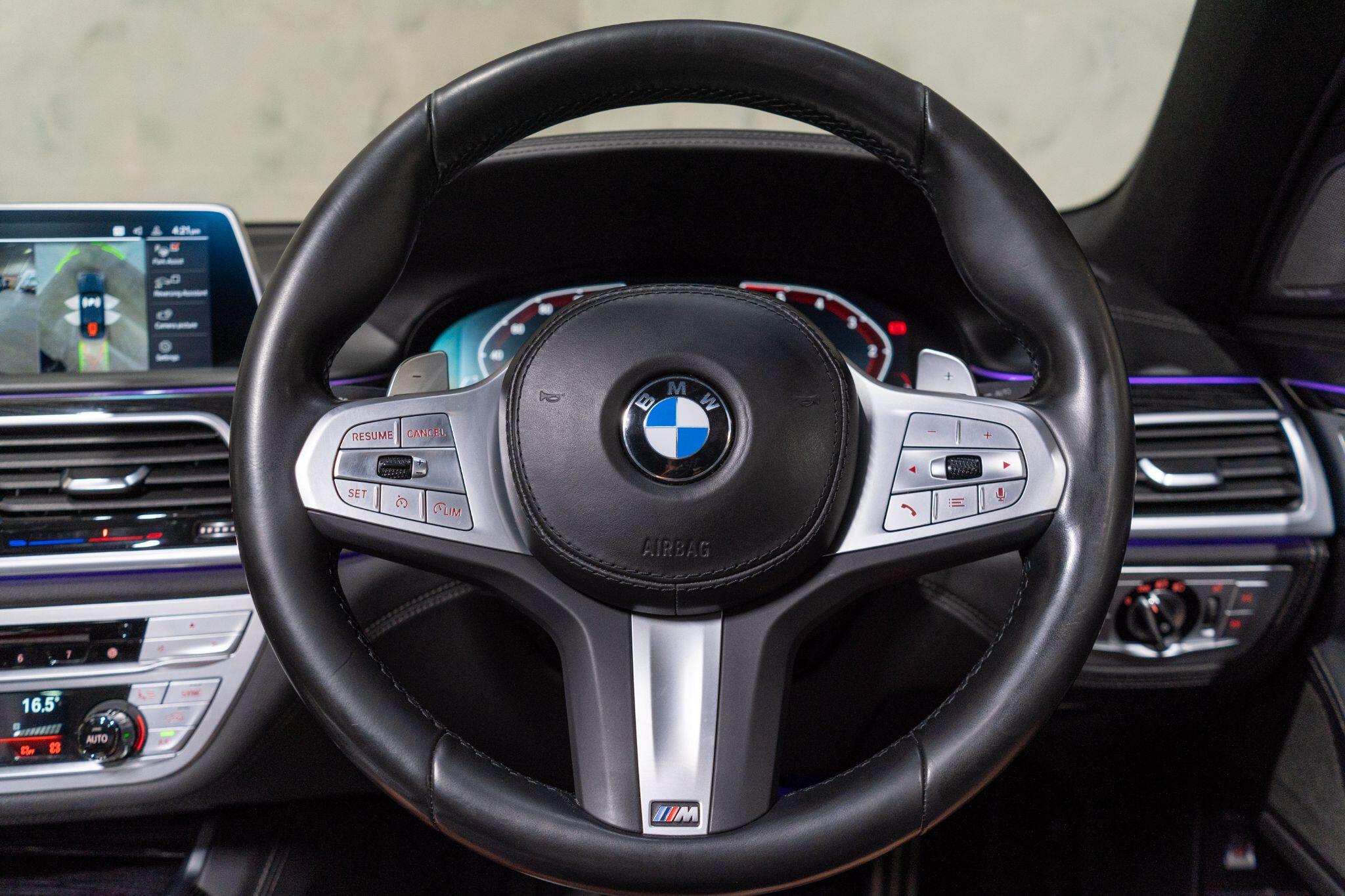 BMW 7 Series view 29