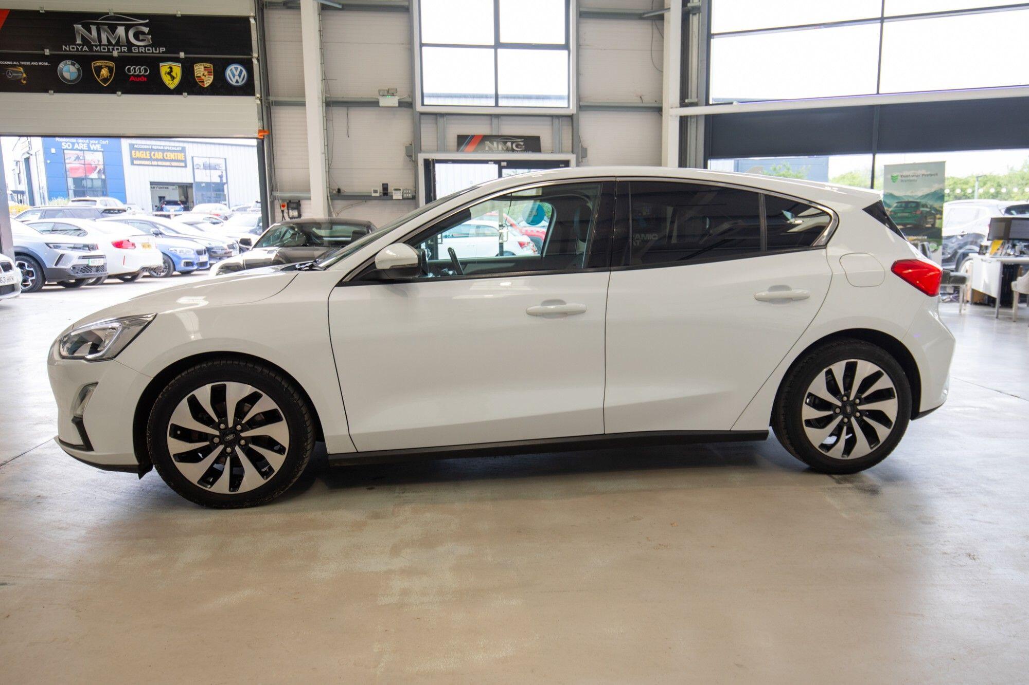Ford Focus view 25