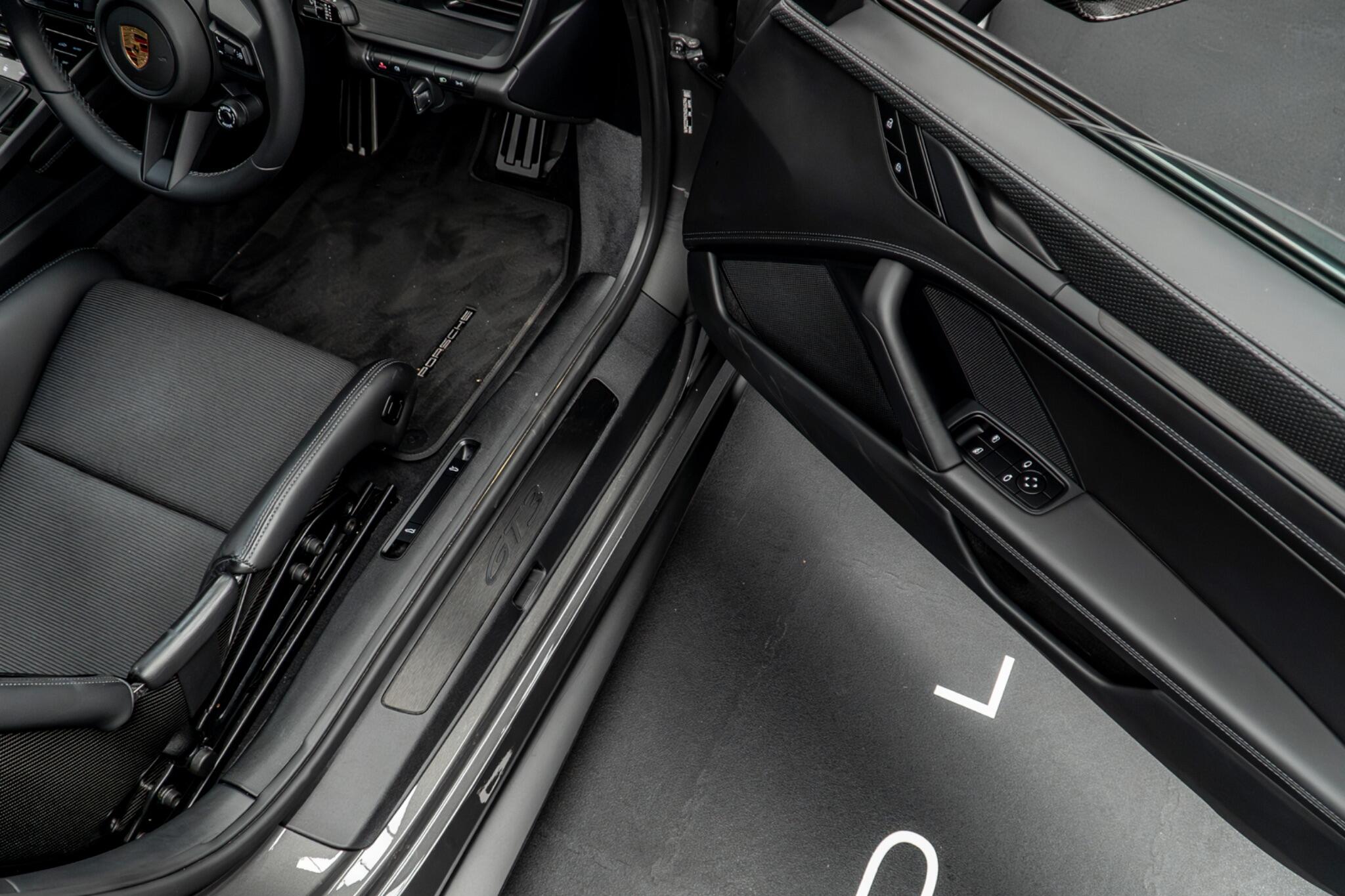 Porsche 911 view 29