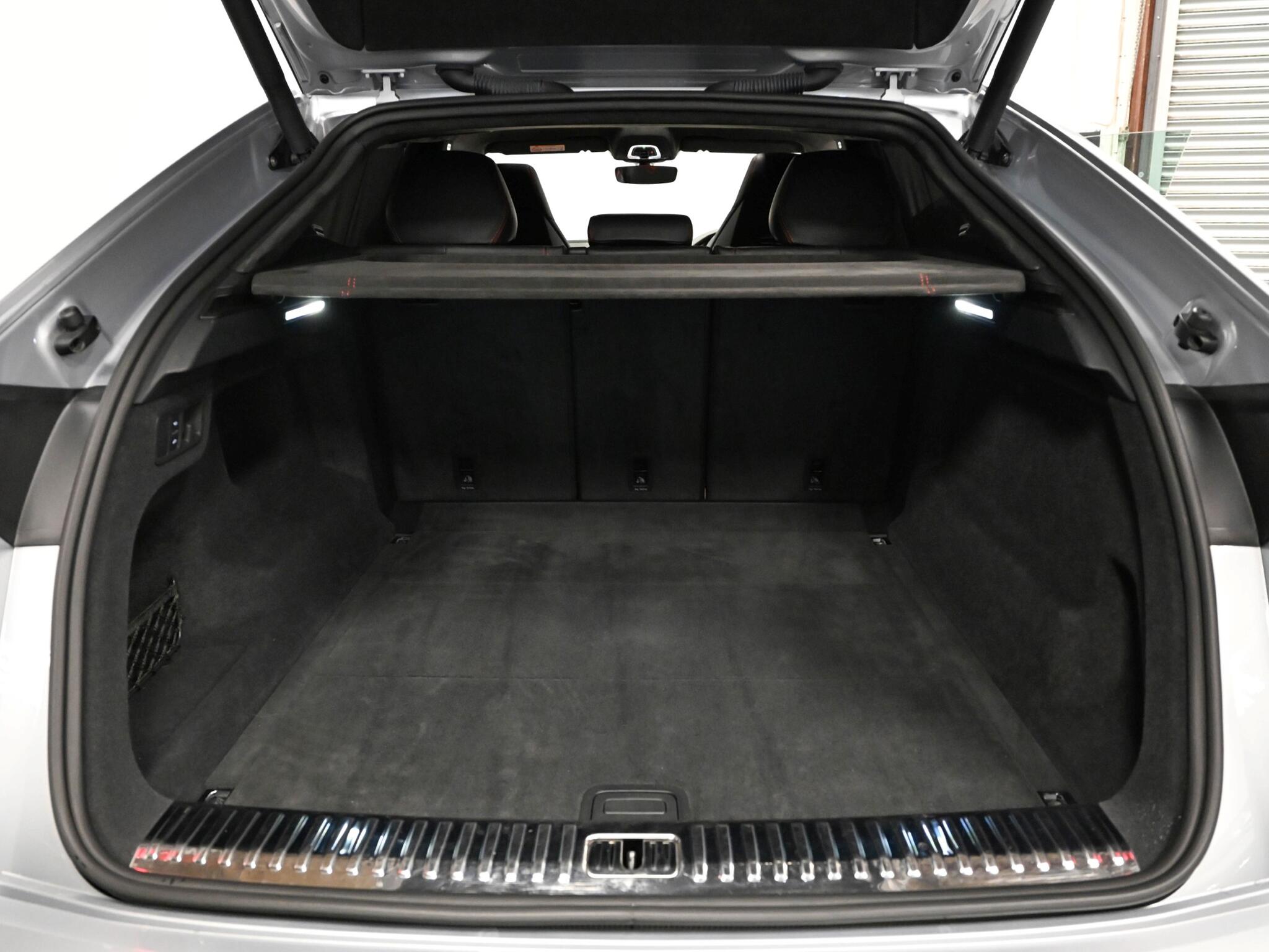 Lamborghini Urus view 11