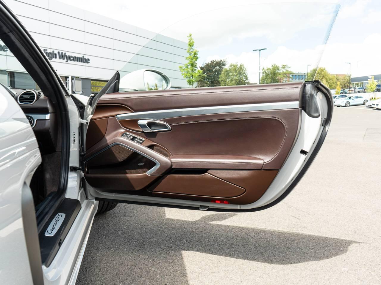 Porsche Cayman view 21