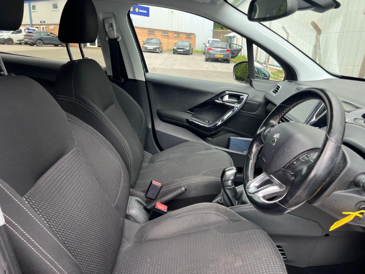Peugeot 208 view 15
