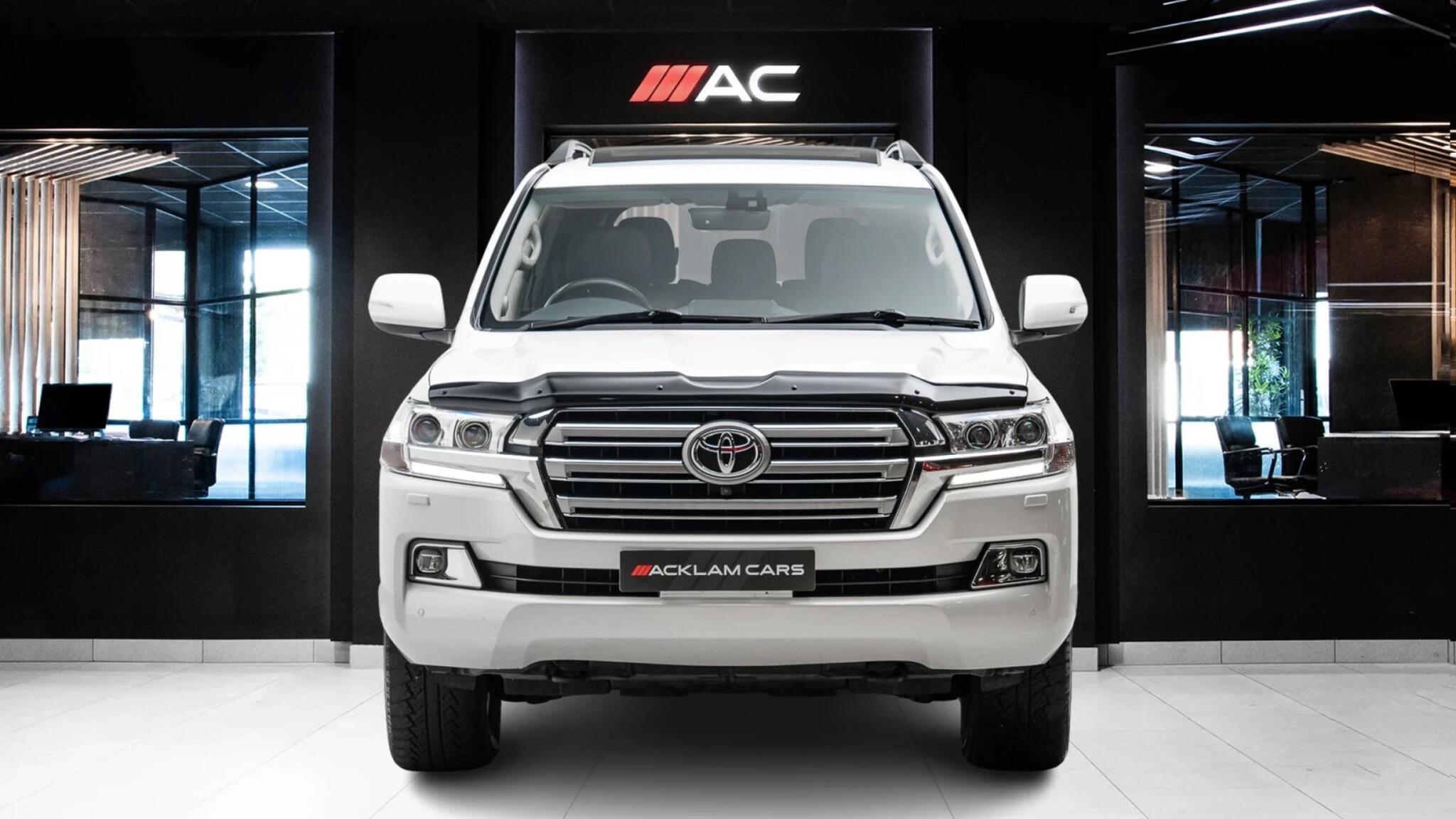 Toyota Land Cruiser view 4