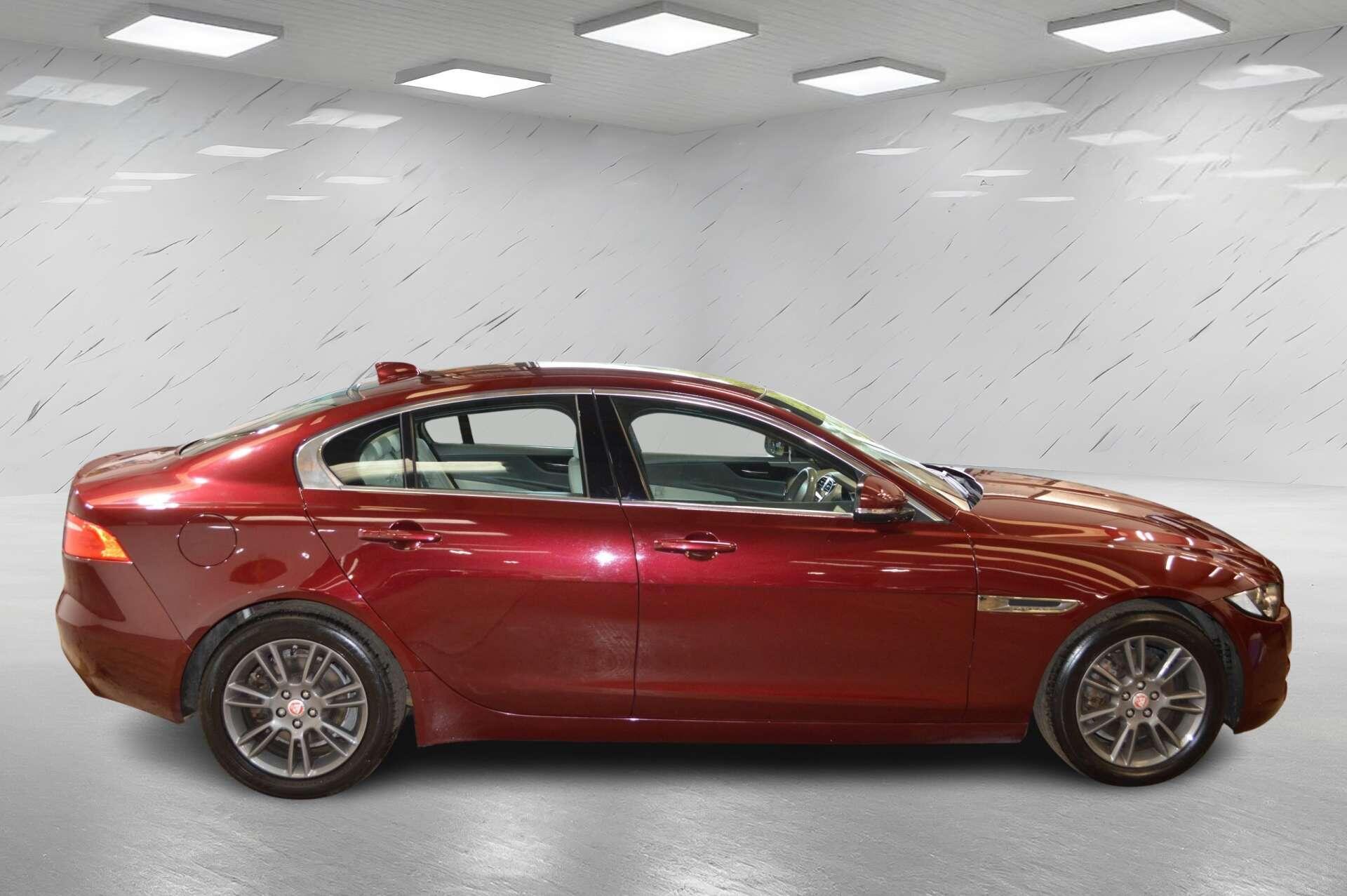 Jaguar Xe view 5