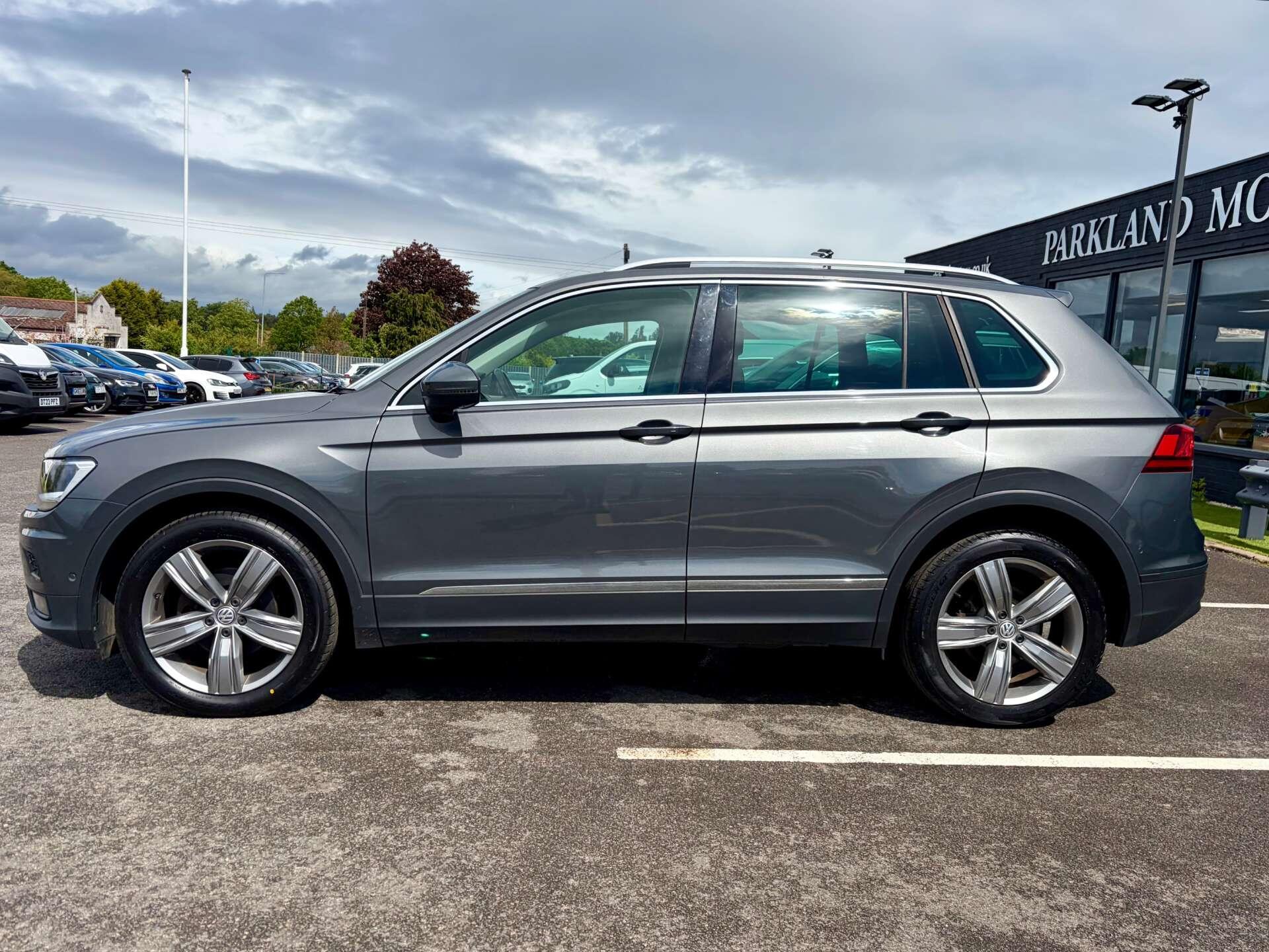 Volkswagen Tiguan view 5