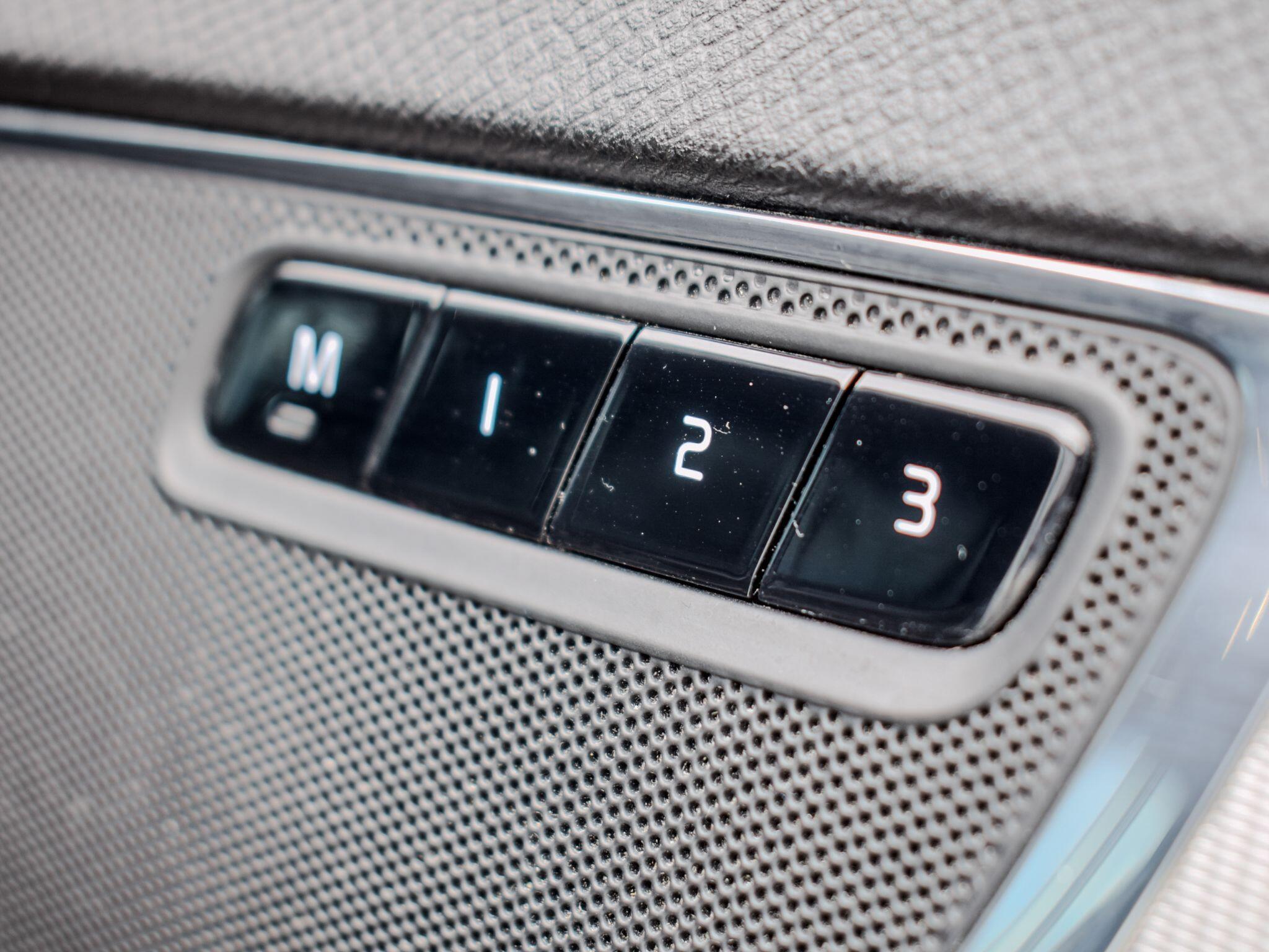 Volvo XC90 view 11