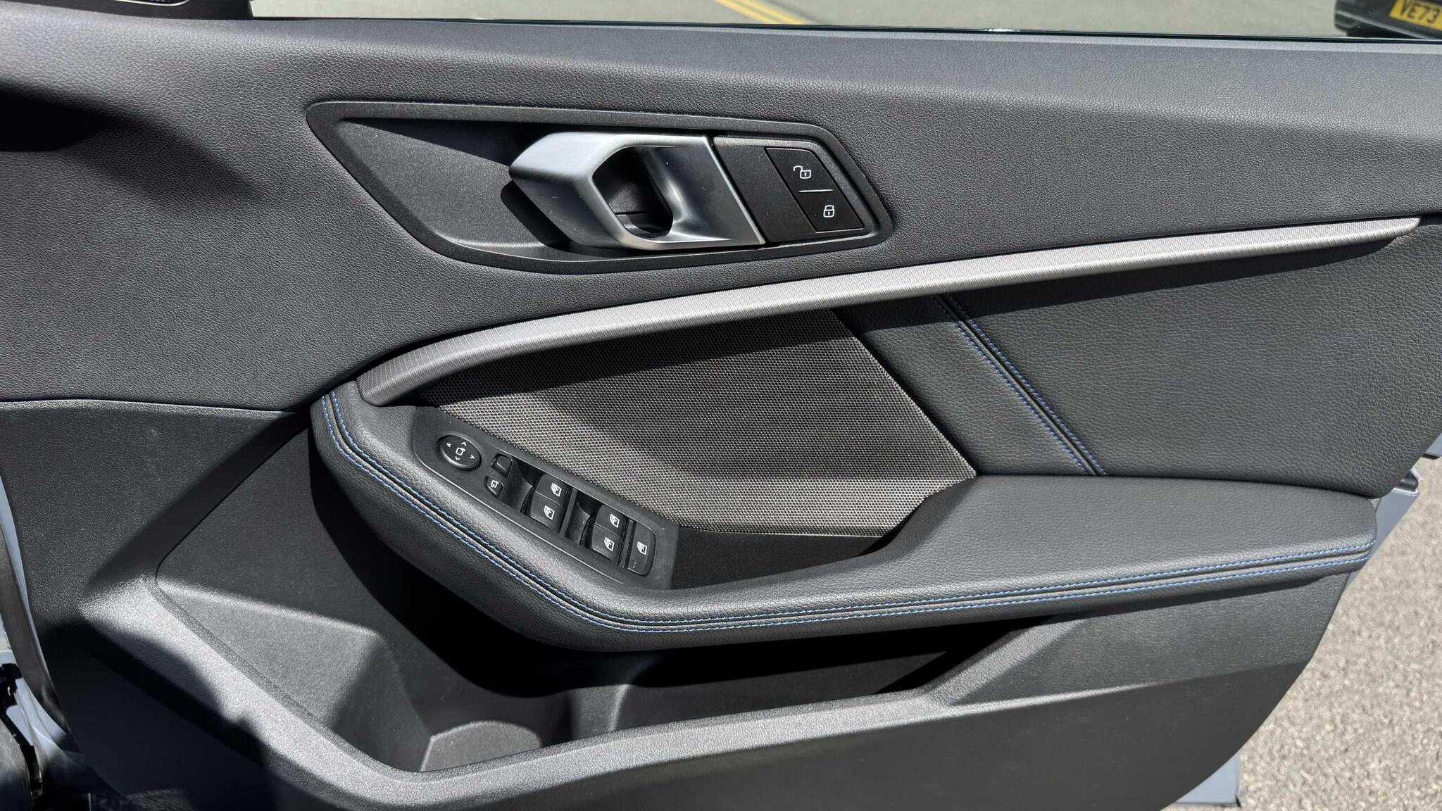 BMW 1 Series view 25
