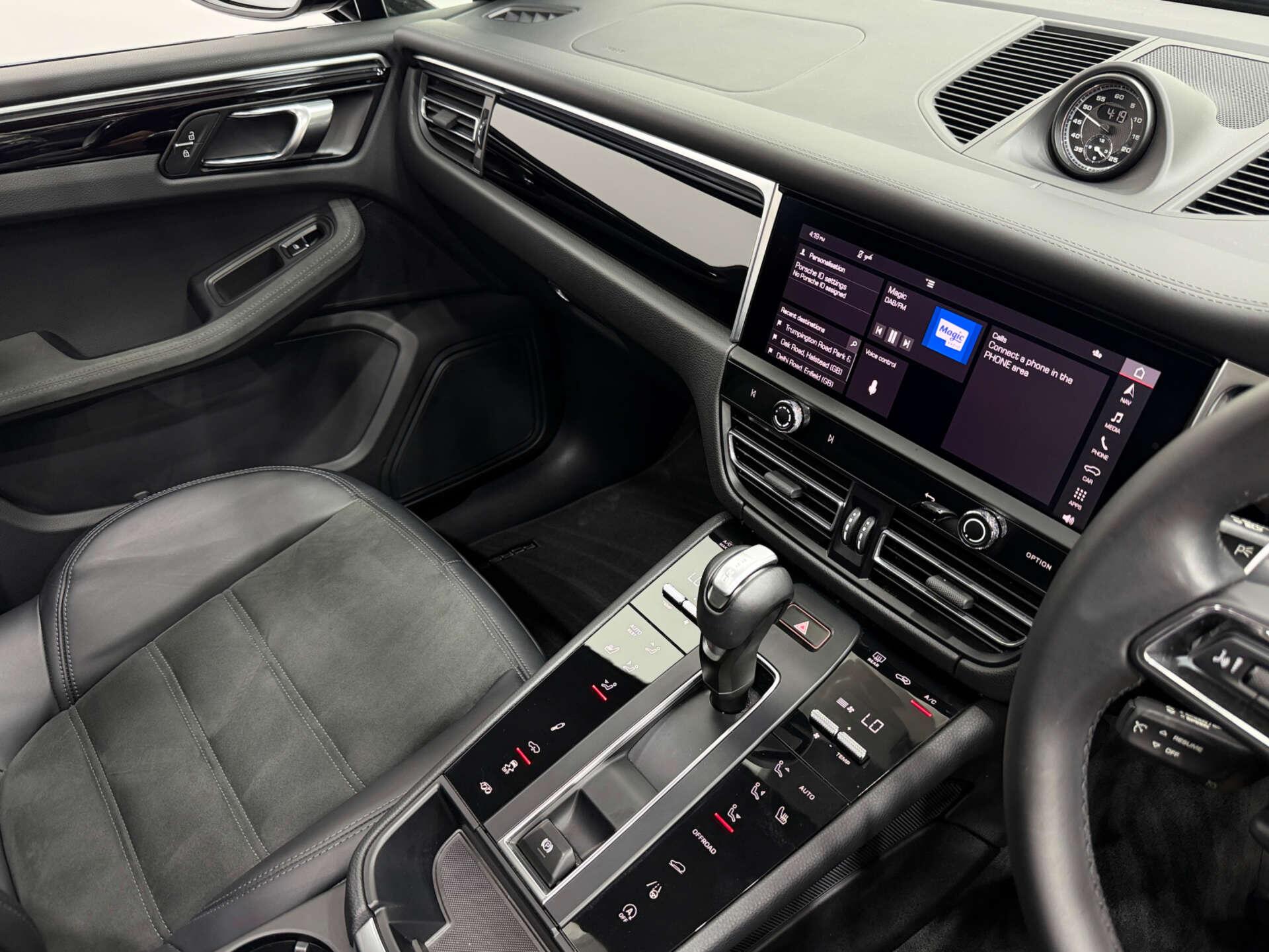 Porsche Macan view 45
