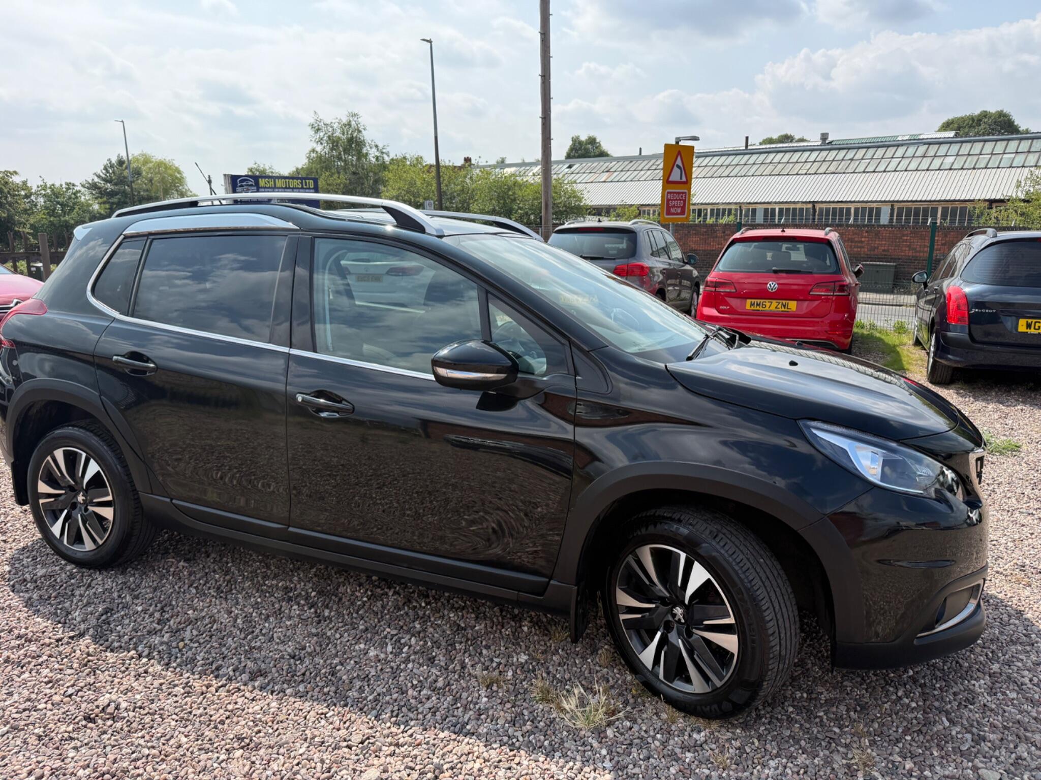 Peugeot 2008 view 17