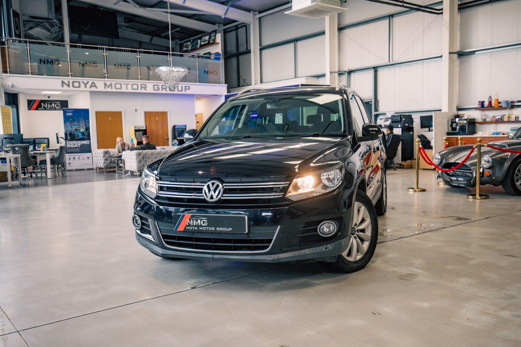 Volkswagen Tiguan view 4