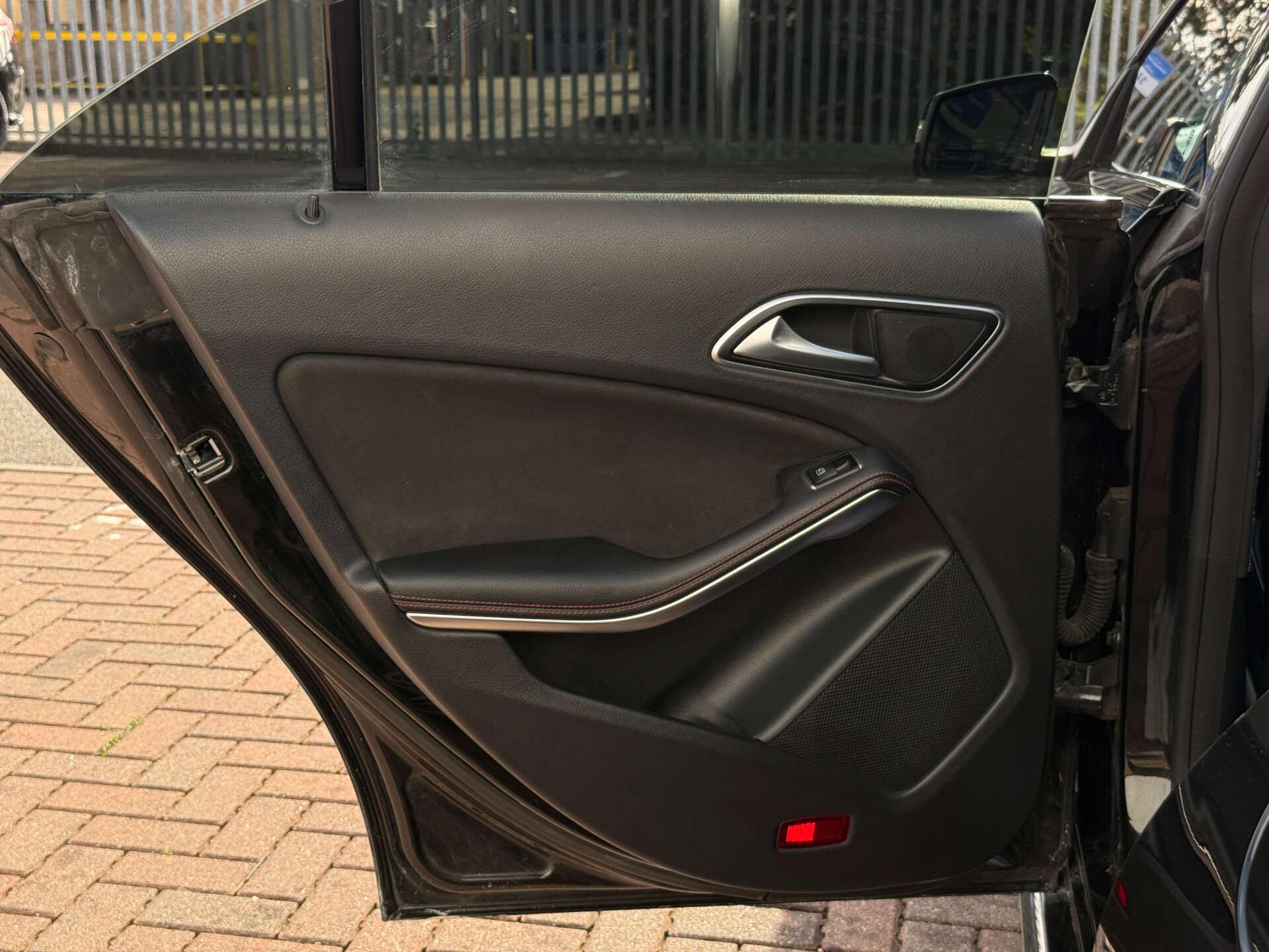 Mercedes-Benz Cla view 34