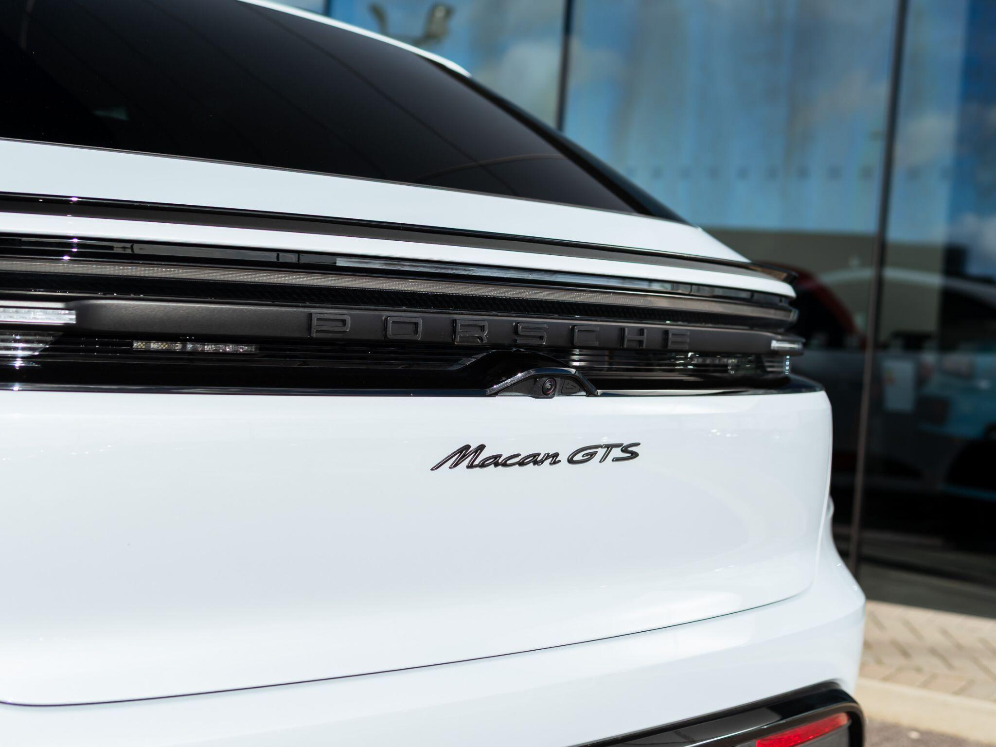 Porsche Macan view 39