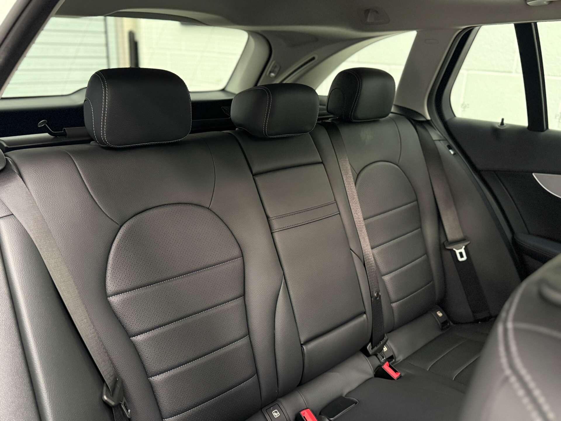 Mercedes-Benz C-Class view 19