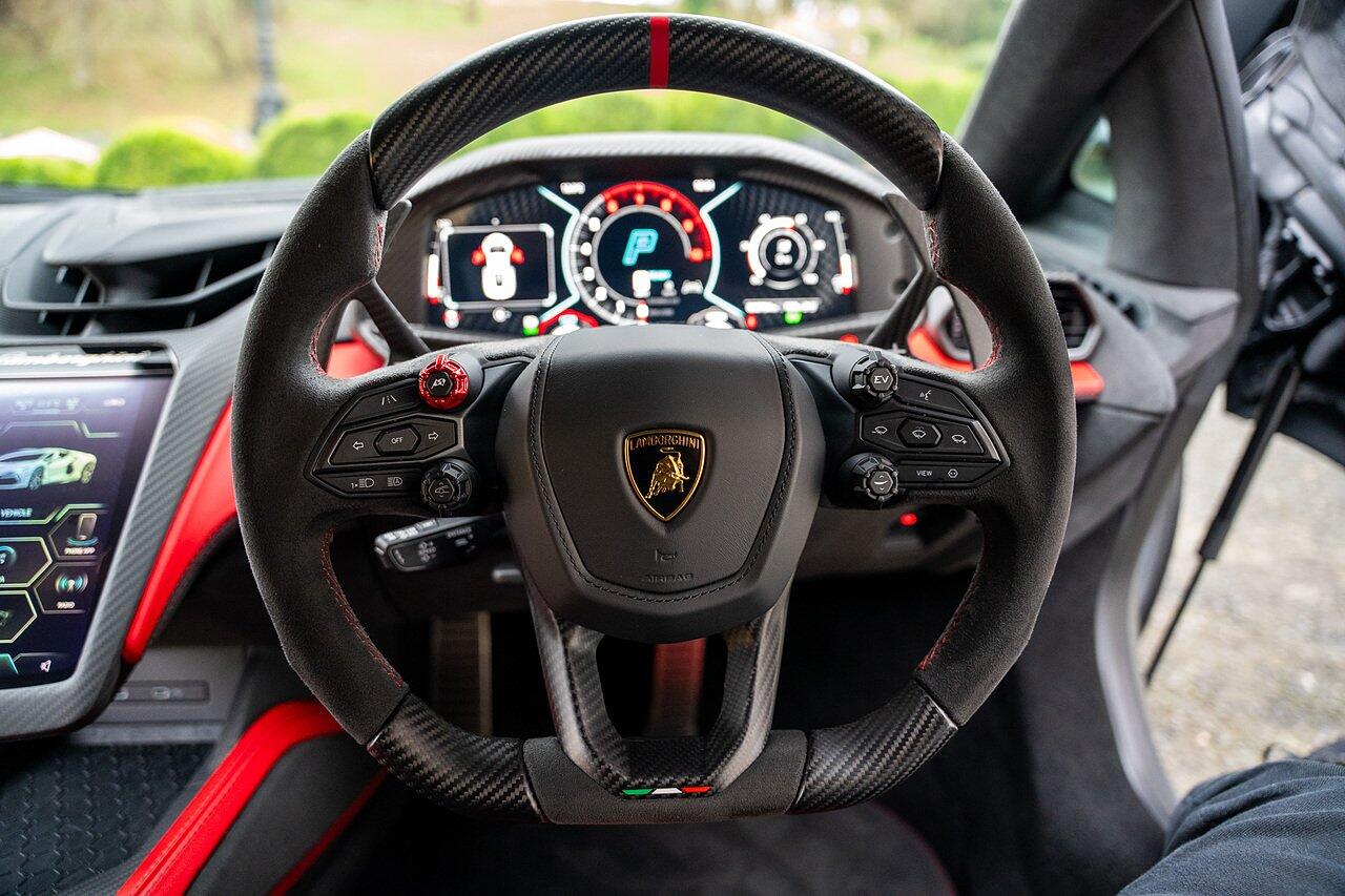 Lamborghini Revuelto view 68