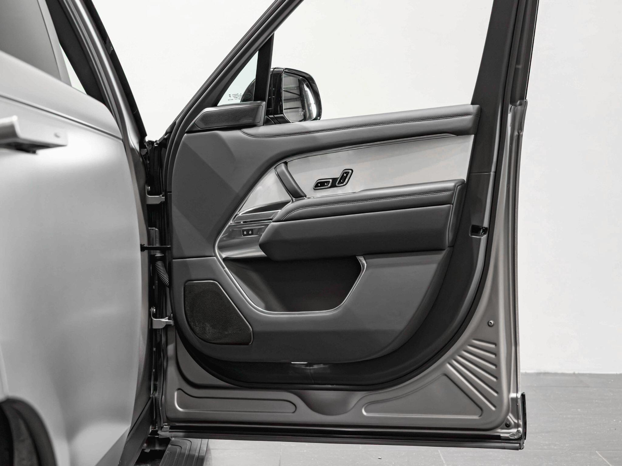 Land Rover Range Rover view 28