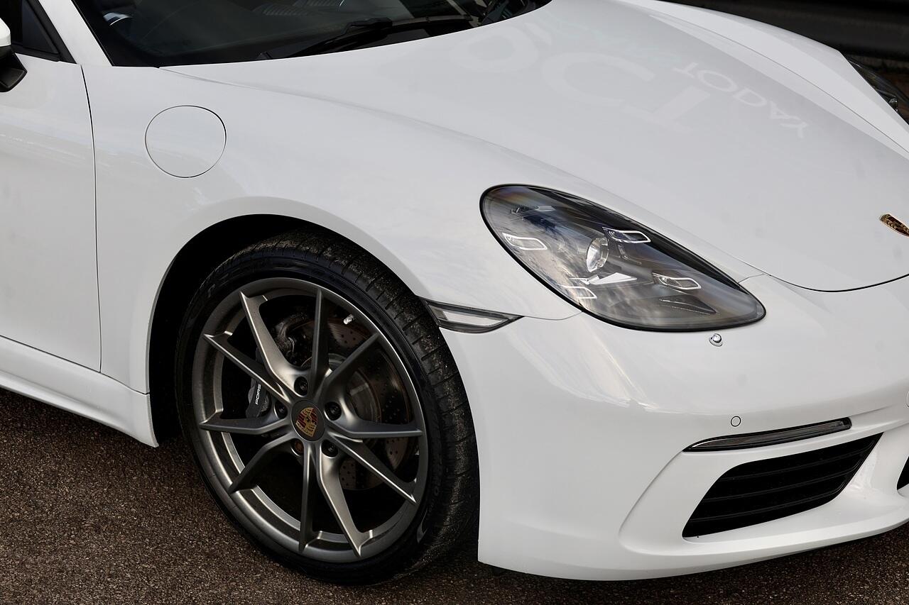 Porsche 718 Boxster view 29