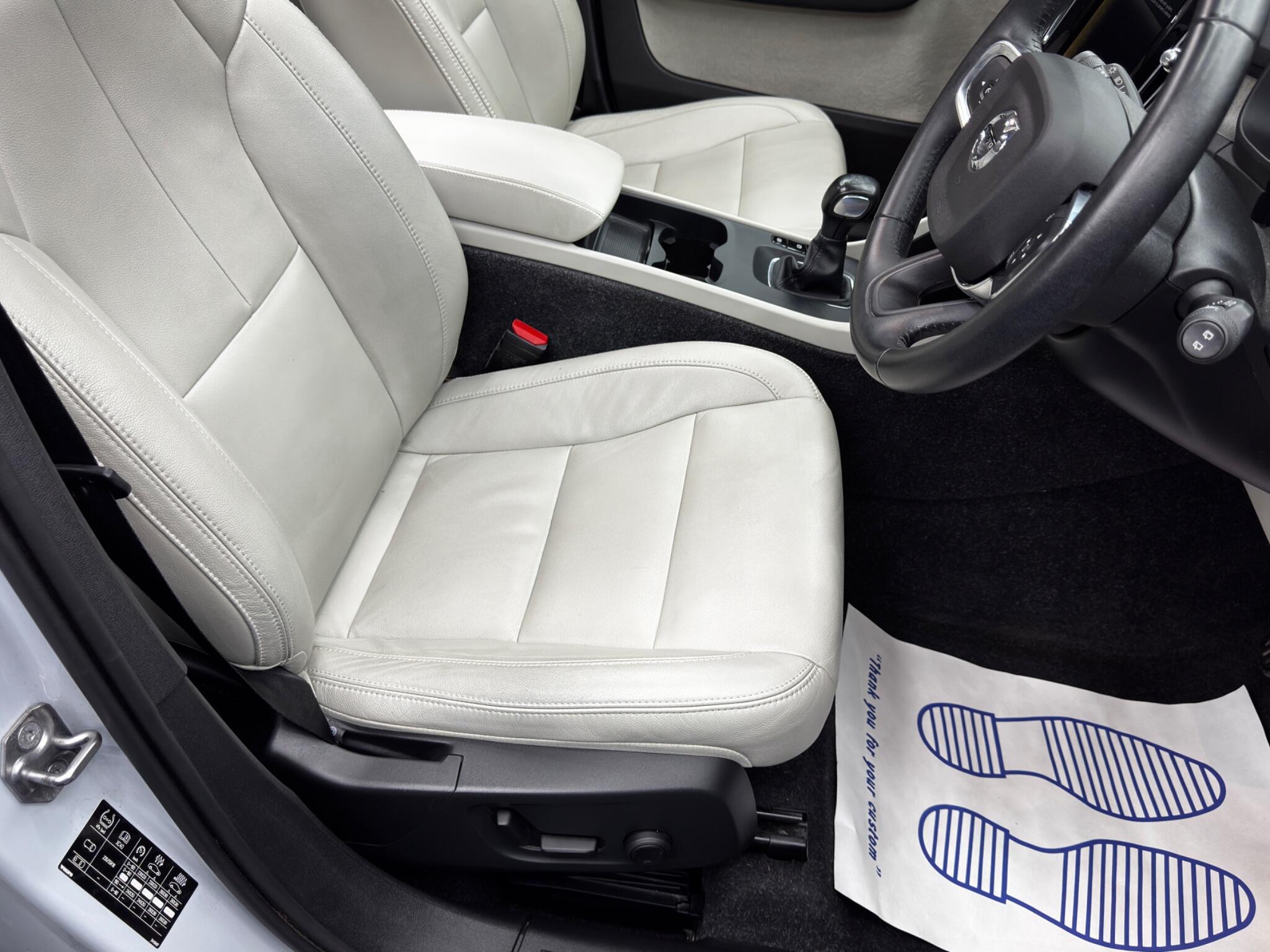 Volvo XC40 view 13