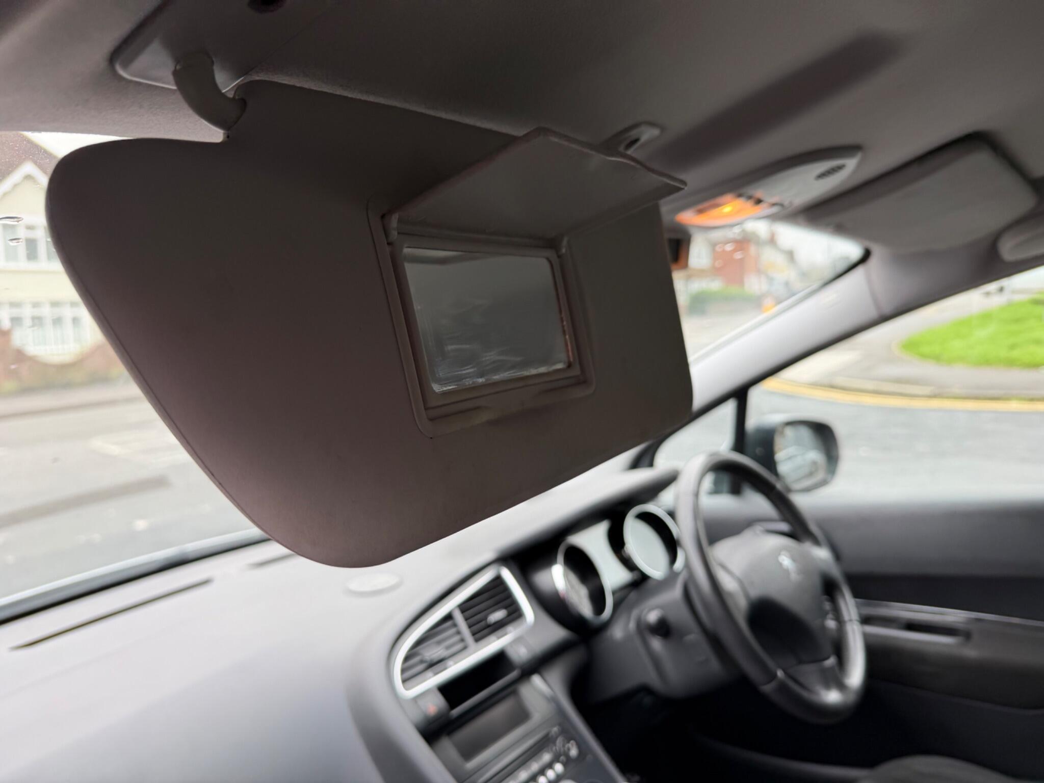 2010 Peugeot 3008 image 14