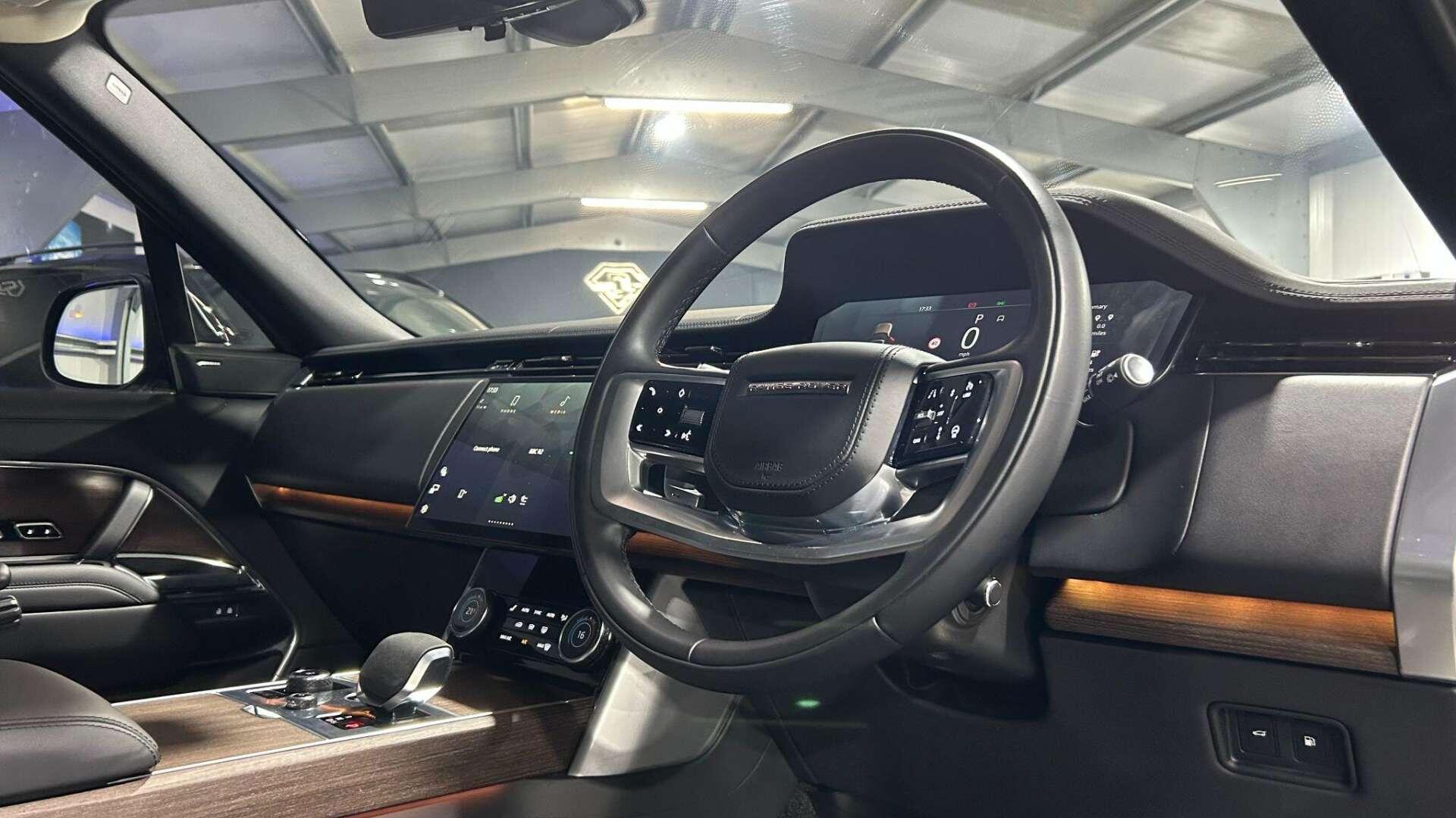 Land Rover Range Rover view 18