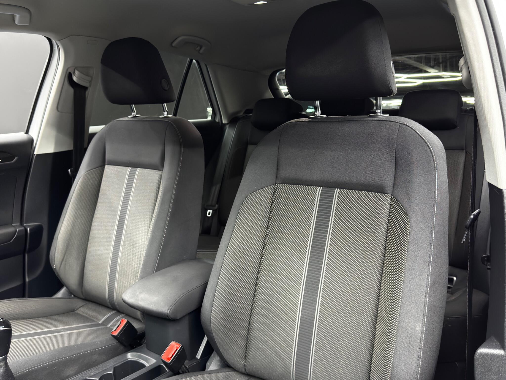 Volkswagen T-Roc view 14