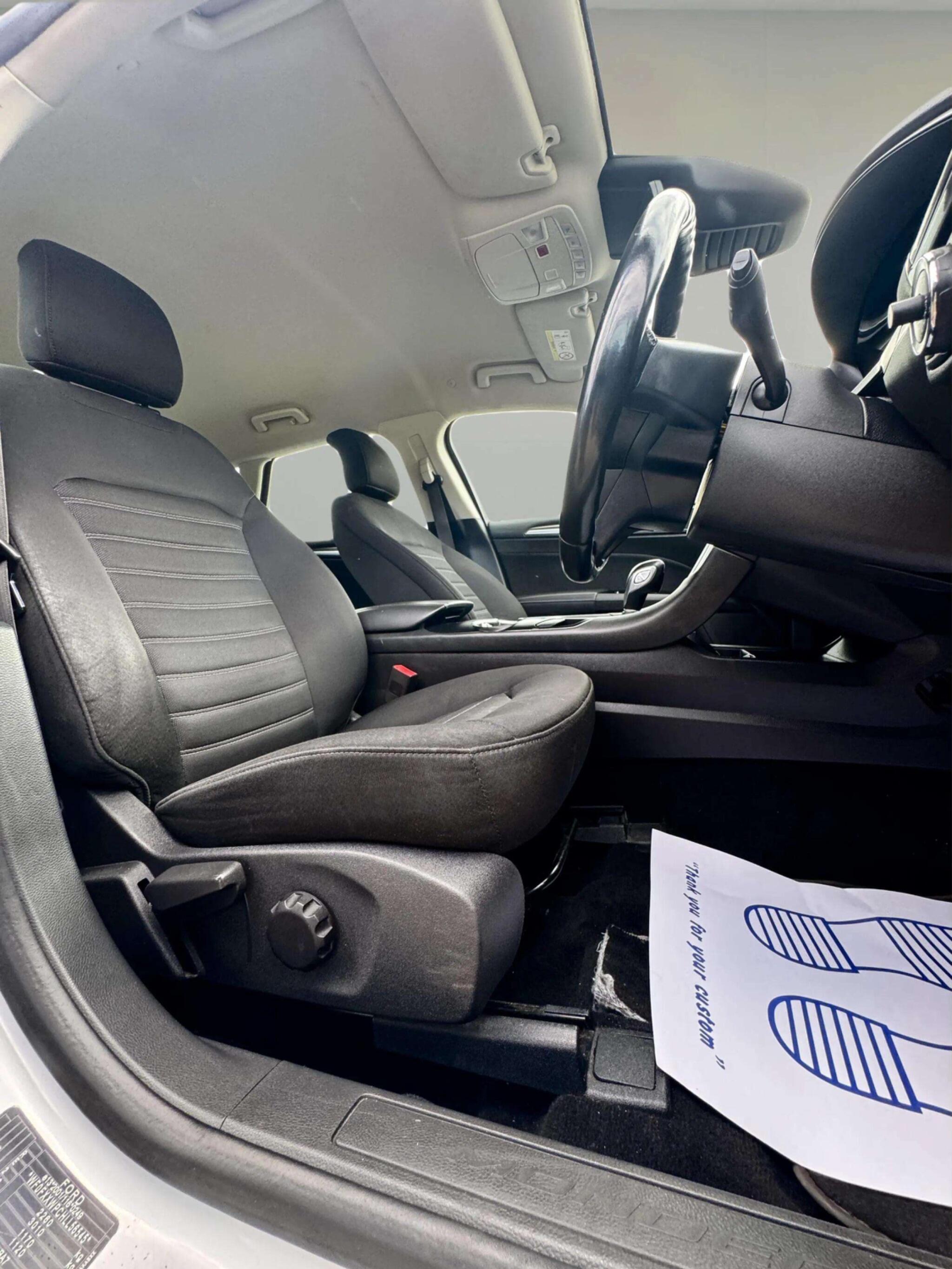 Ford Mondeo view 25