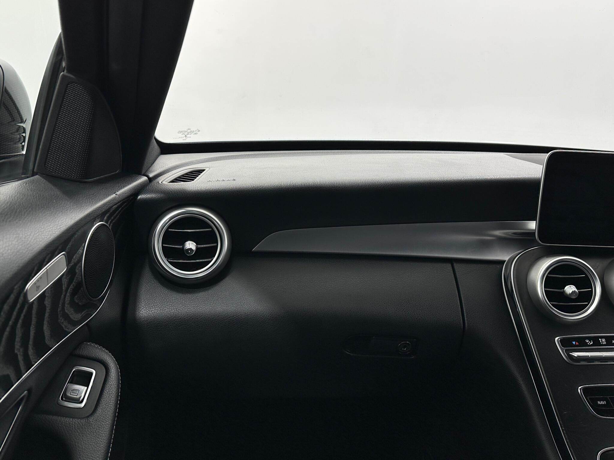 Mercedes-Benz C-Class view 31