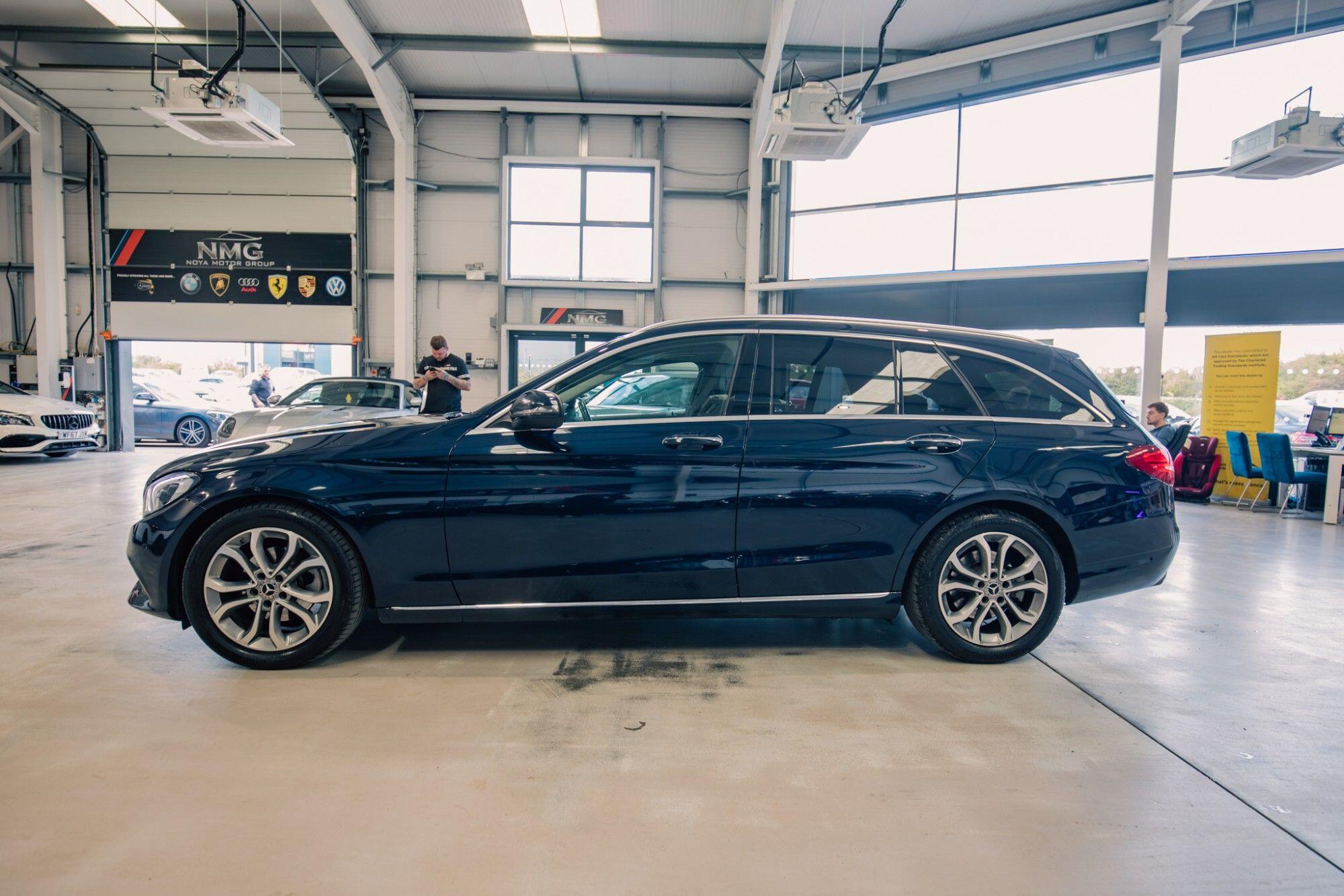 Mercedes-Benz C-Class view 21