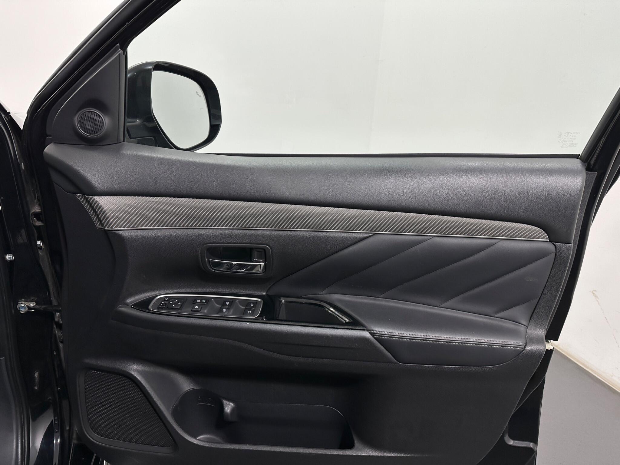 Mitsubishi Outlander view 32