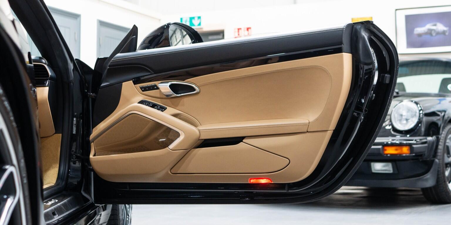 Porsche 911 view 27