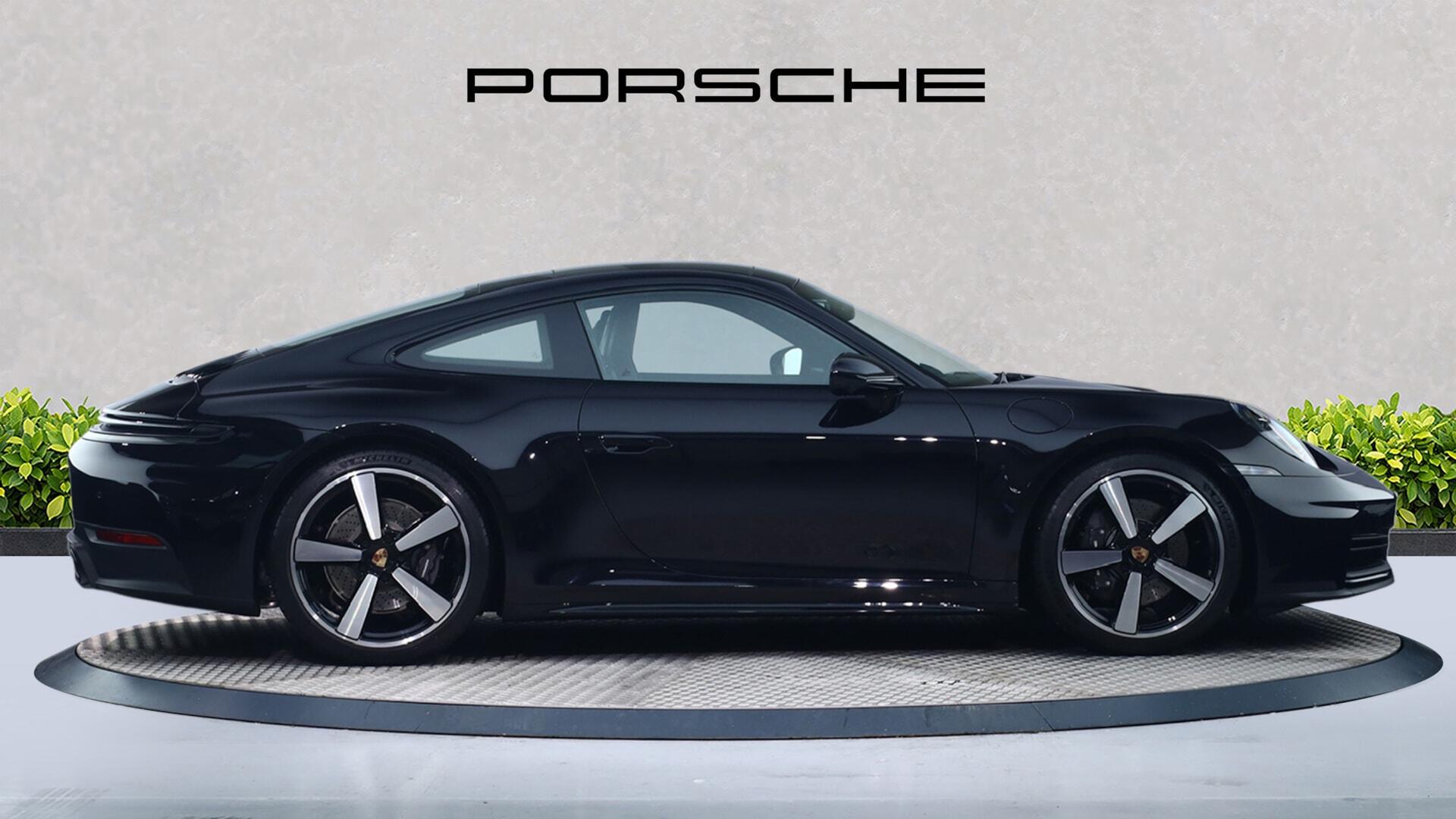 Porsche 911 view 8