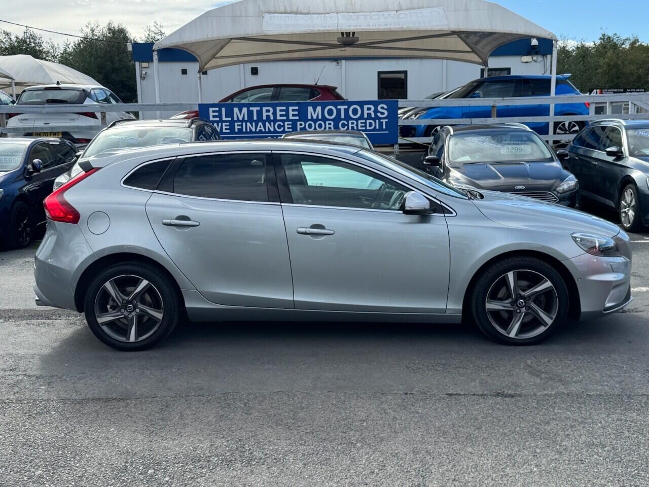 Volvo V40 view 4