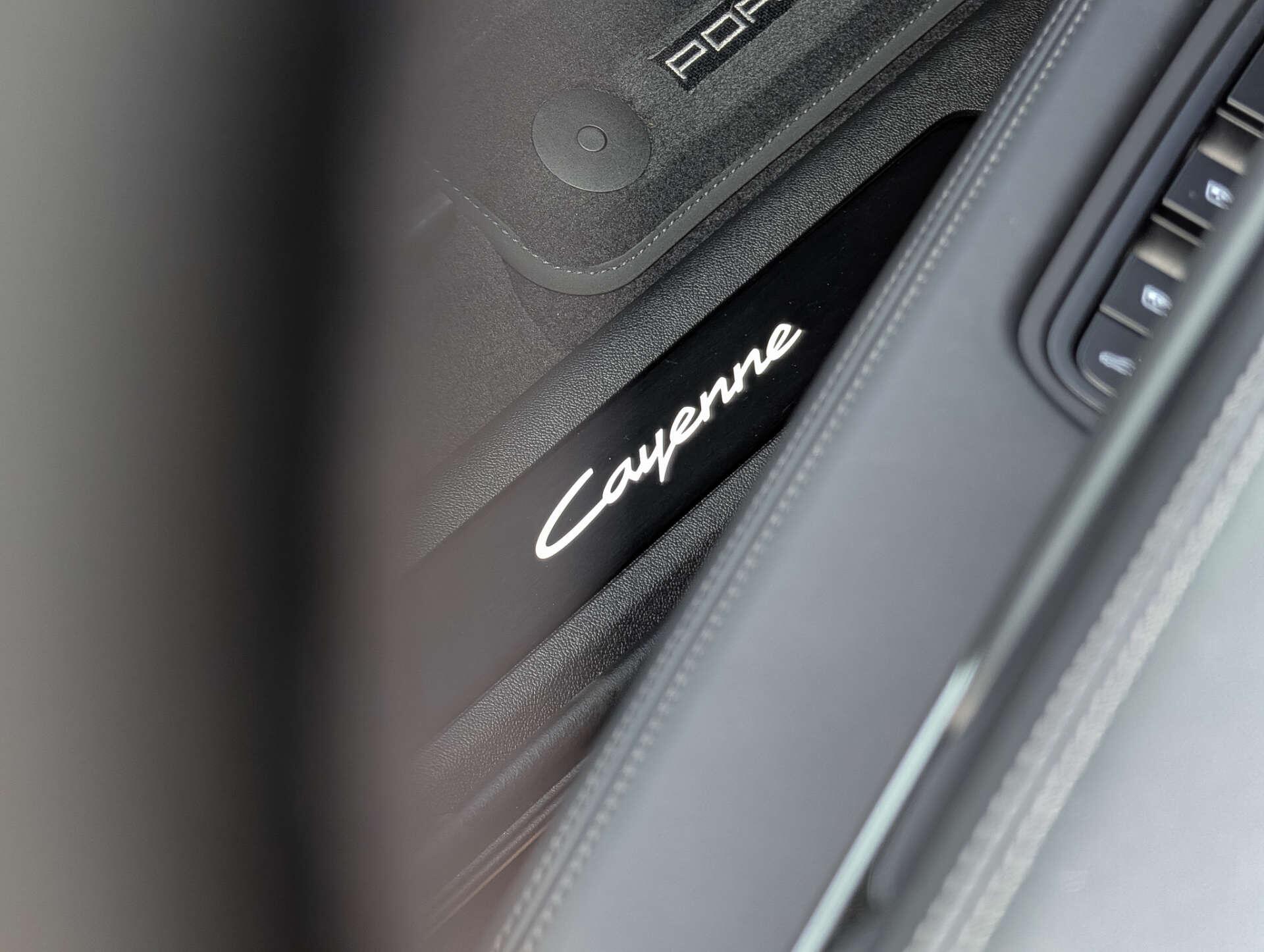 Porsche Cayenne view 32
