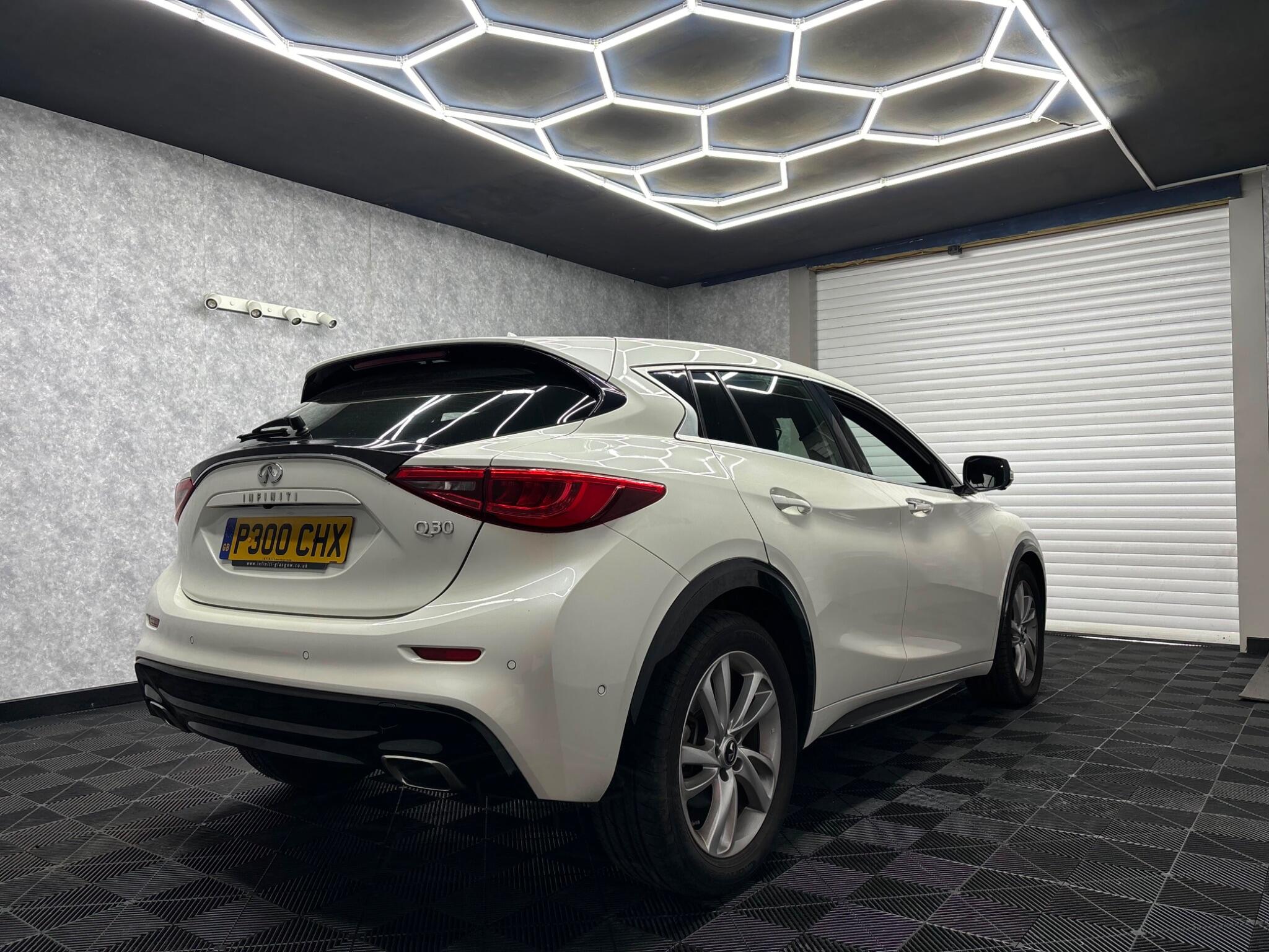 Infiniti Q30 view 2
