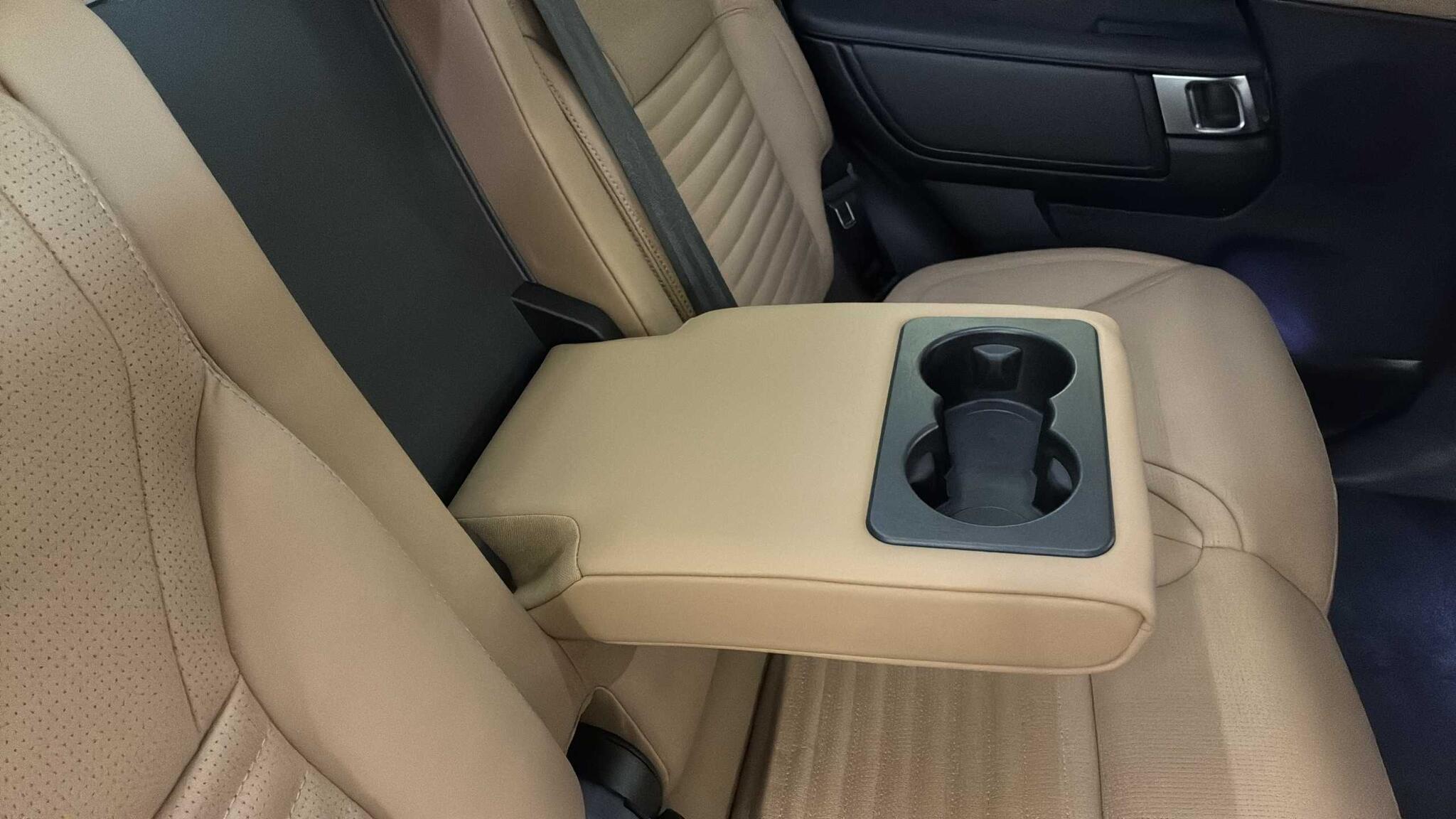 Land Rover Discovery view 31