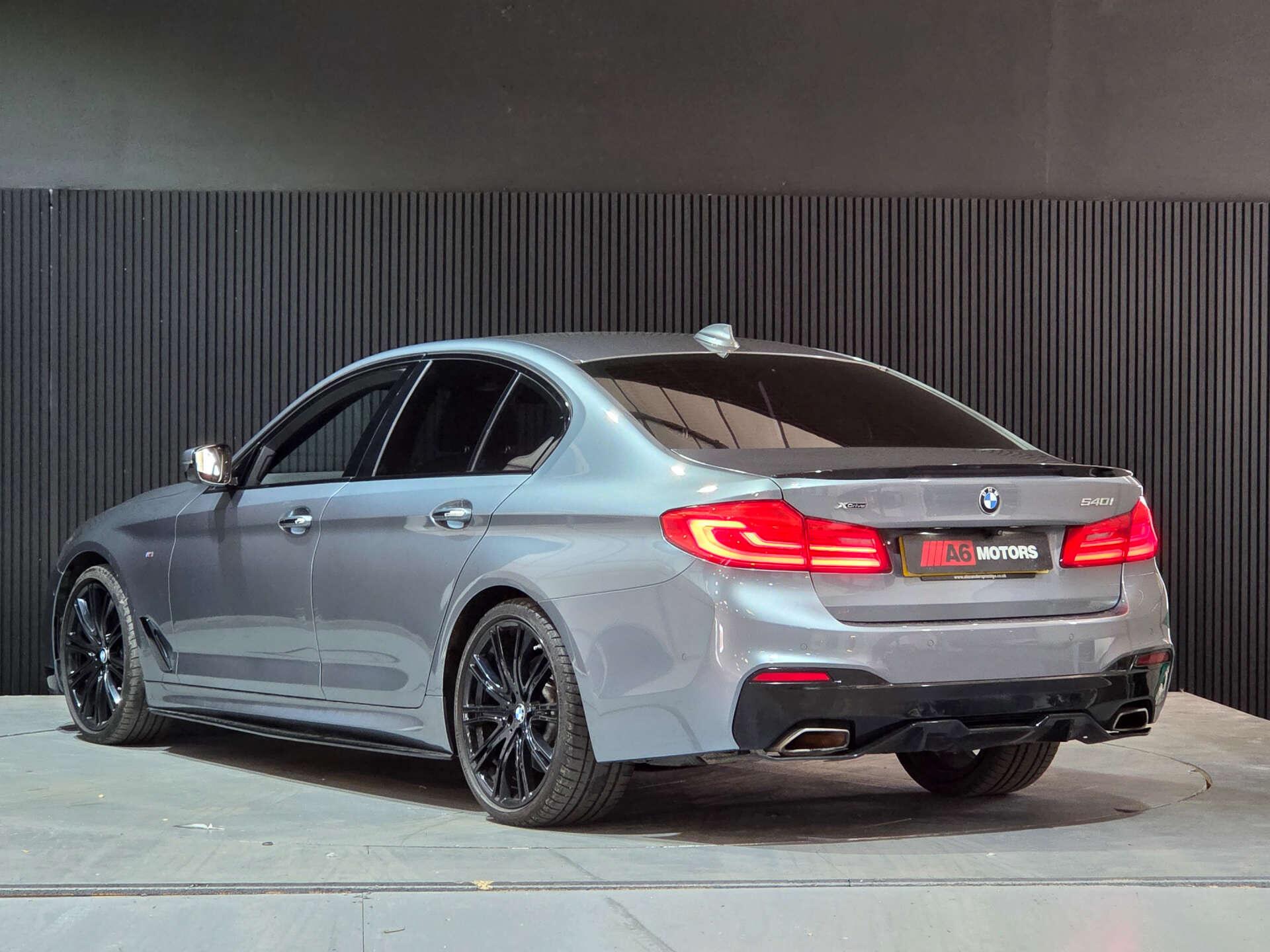 BMW 5 Series view 10